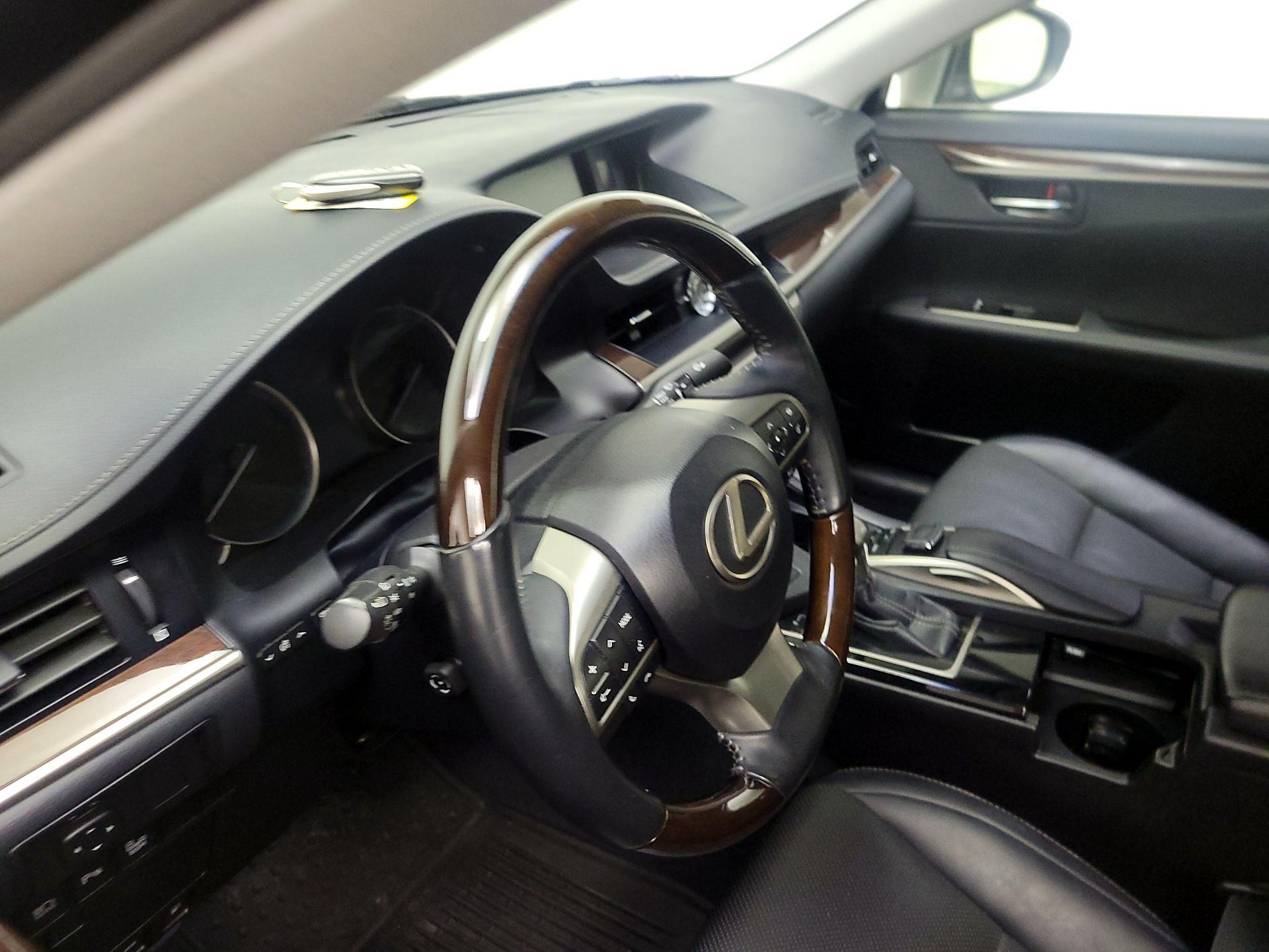 Thumbnail: 2018 Lexus ES - 9