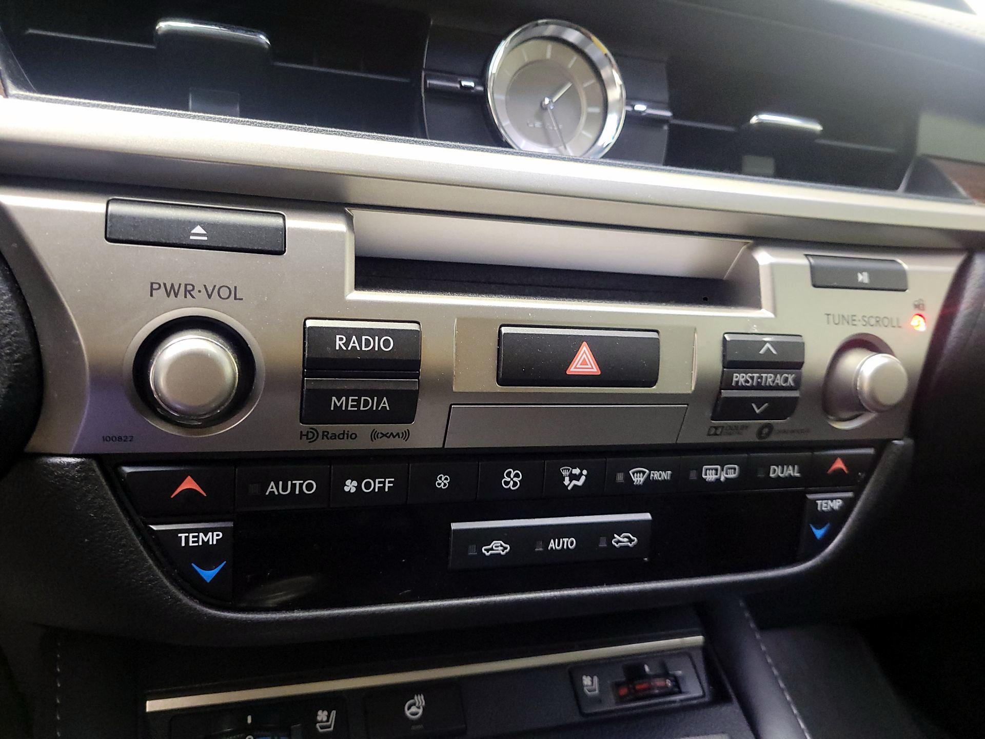 Thumbnail: 2018 Lexus ES - 16