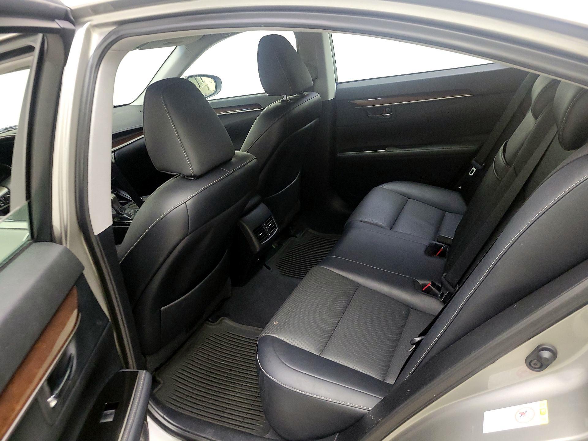 Thumbnail: 2018 Lexus ES - 19