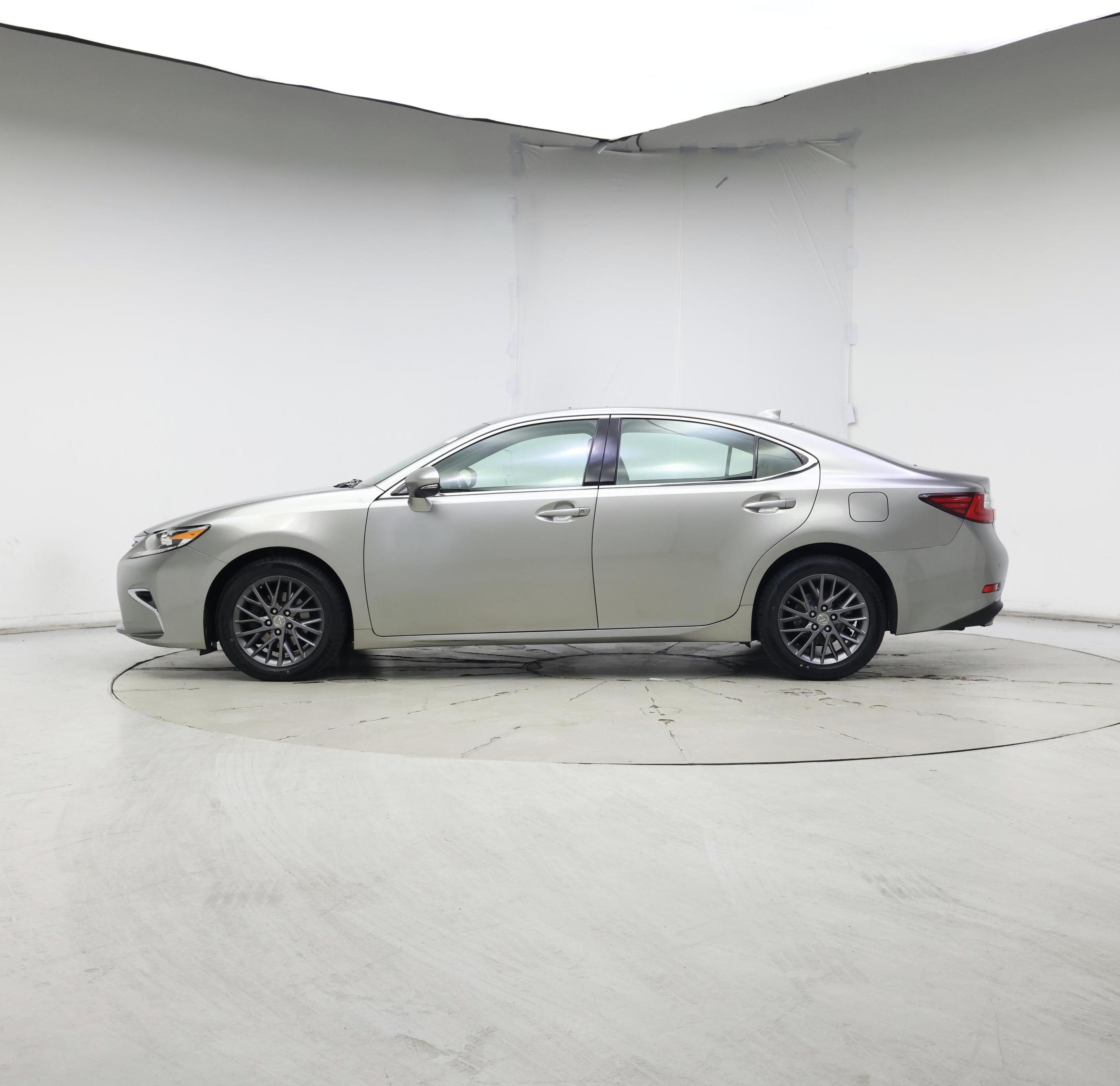 Thumbnail: 2018 Lexus ES - 3