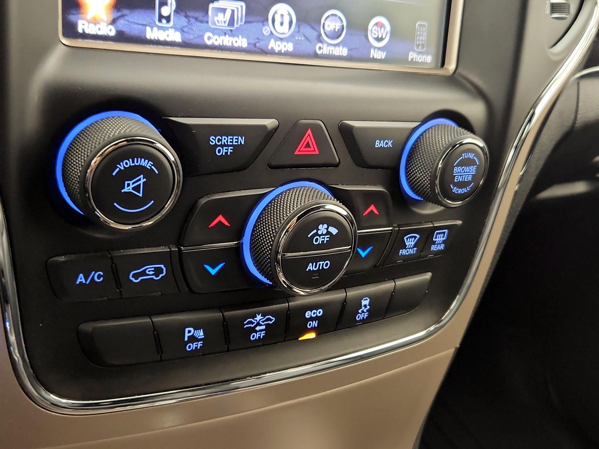 Thumbnail: 2015 Jeep Grand Cherokee - 17