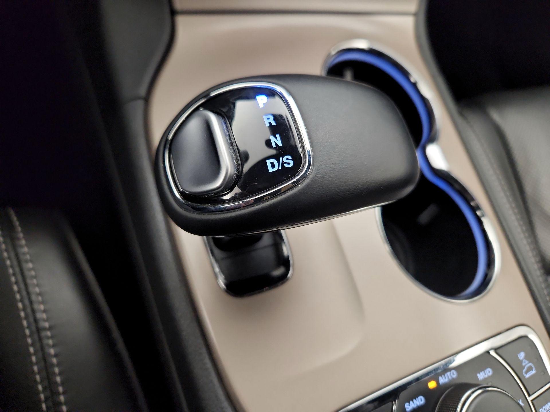 Thumbnail: 2015 Jeep Grand Cherokee - 18