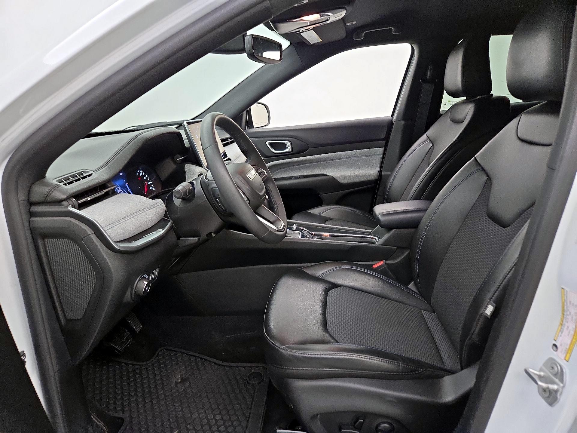 Thumbnail: 2023 Jeep Compass - 11