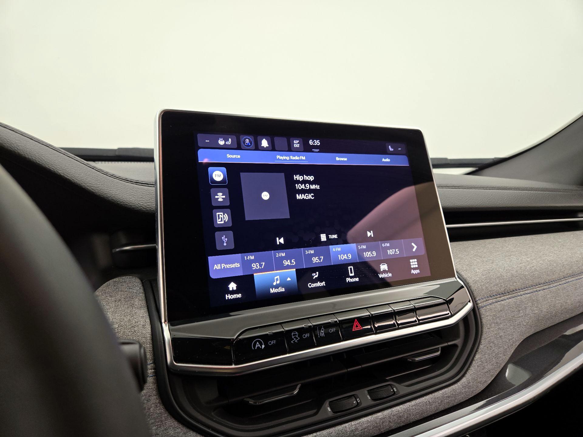 Thumbnail: 2023 Jeep Compass - 15