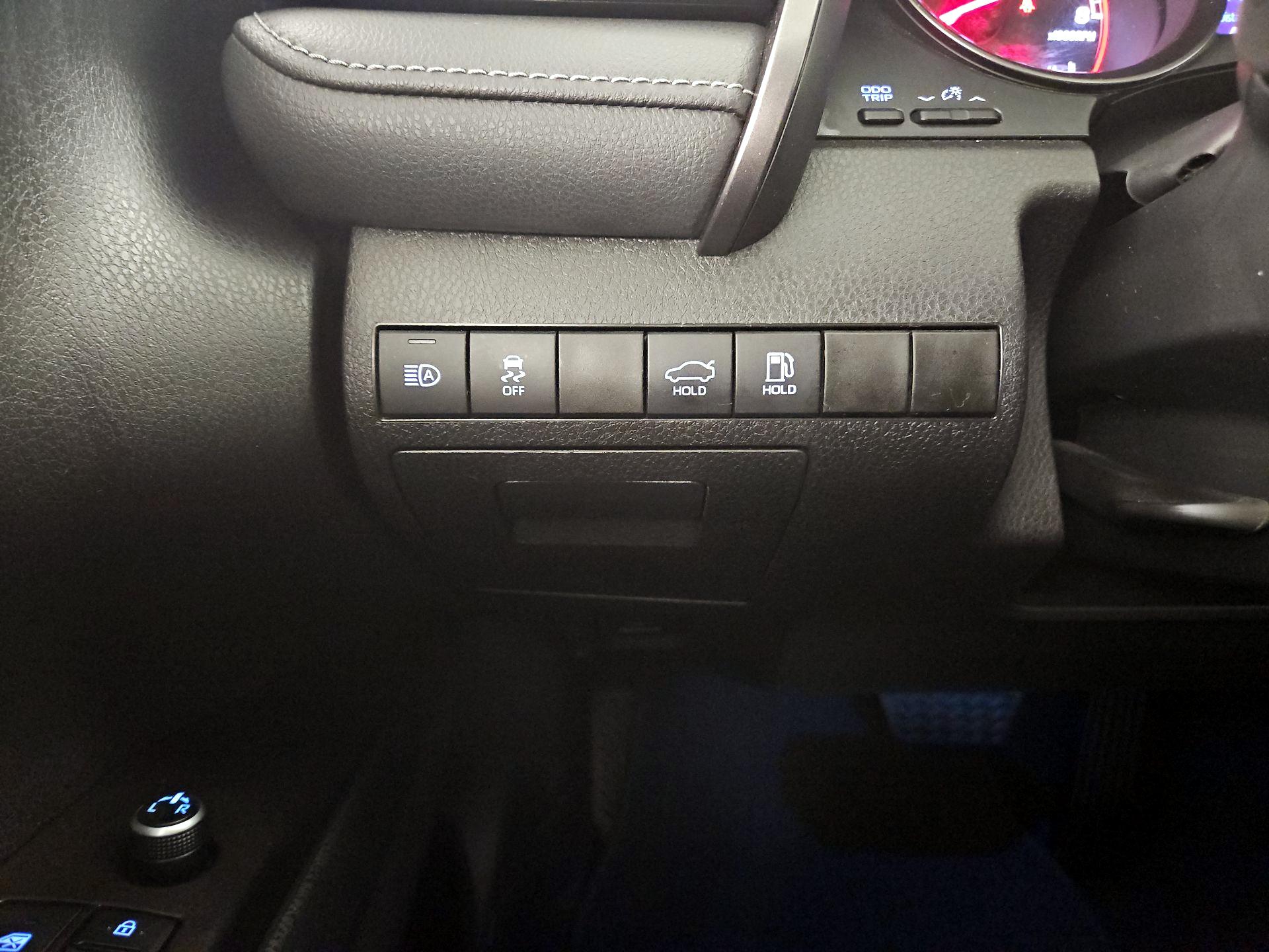 Thumbnail: 2023 Toyota Camry - 13