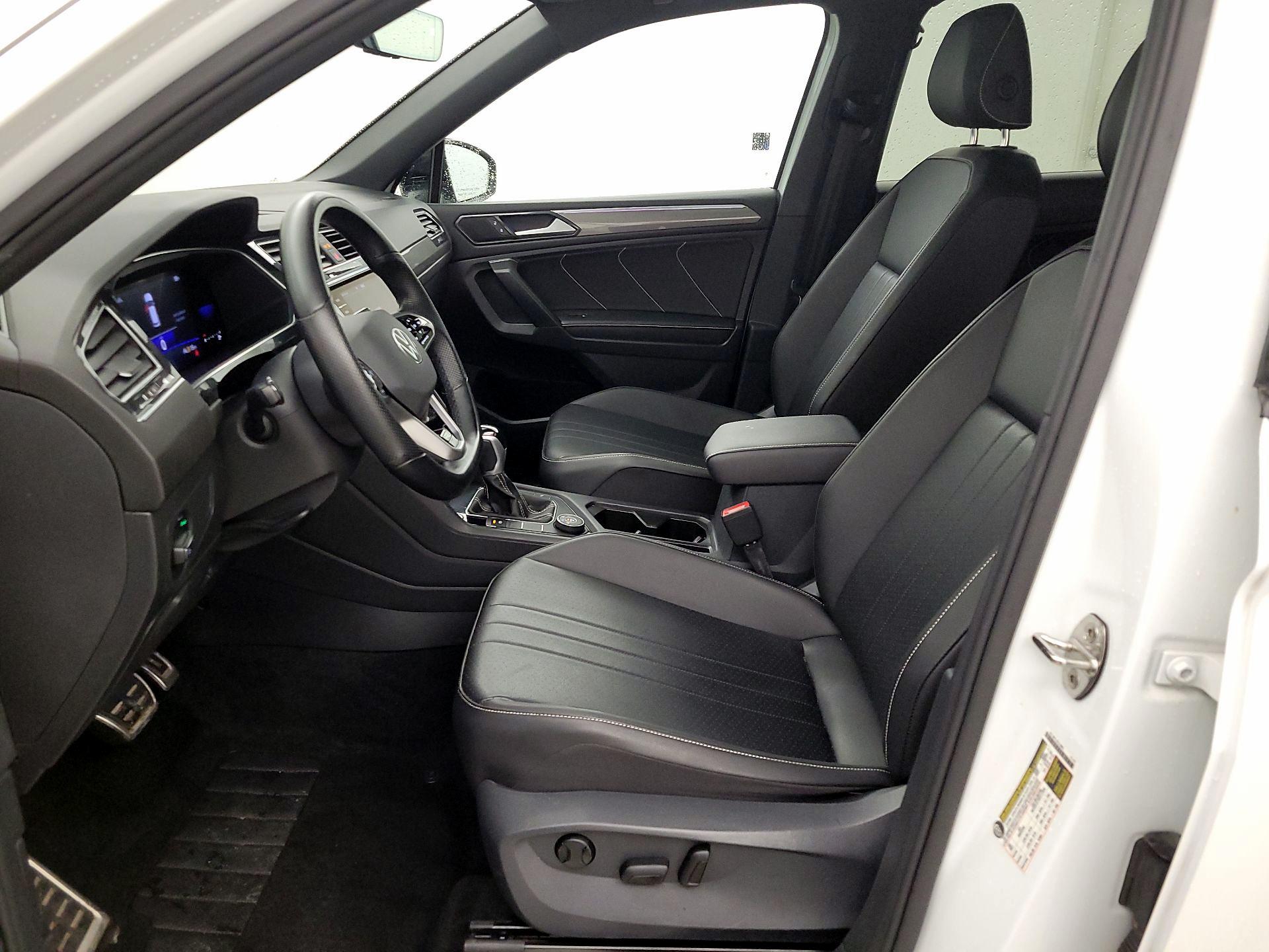 Thumbnail: 2022 Volkswagen Tiguan - 11