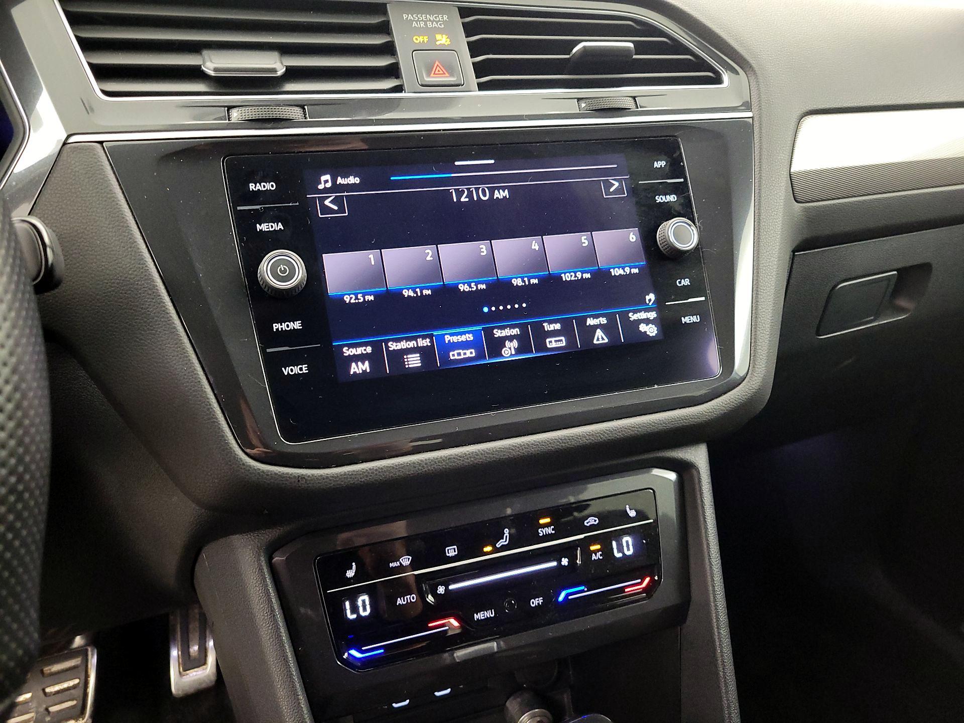 Thumbnail: 2022 Volkswagen Tiguan - 15