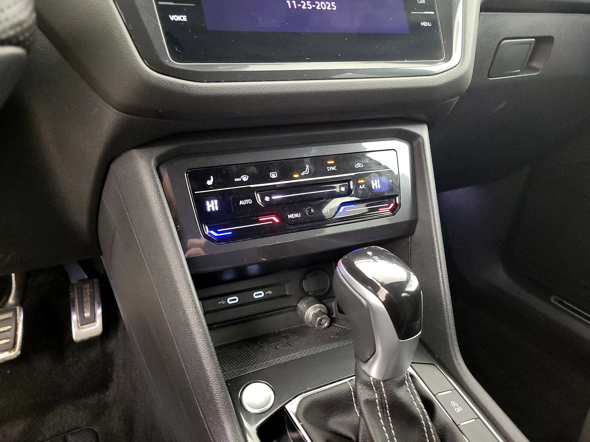 Thumbnail: 2022 Volkswagen Tiguan - 16