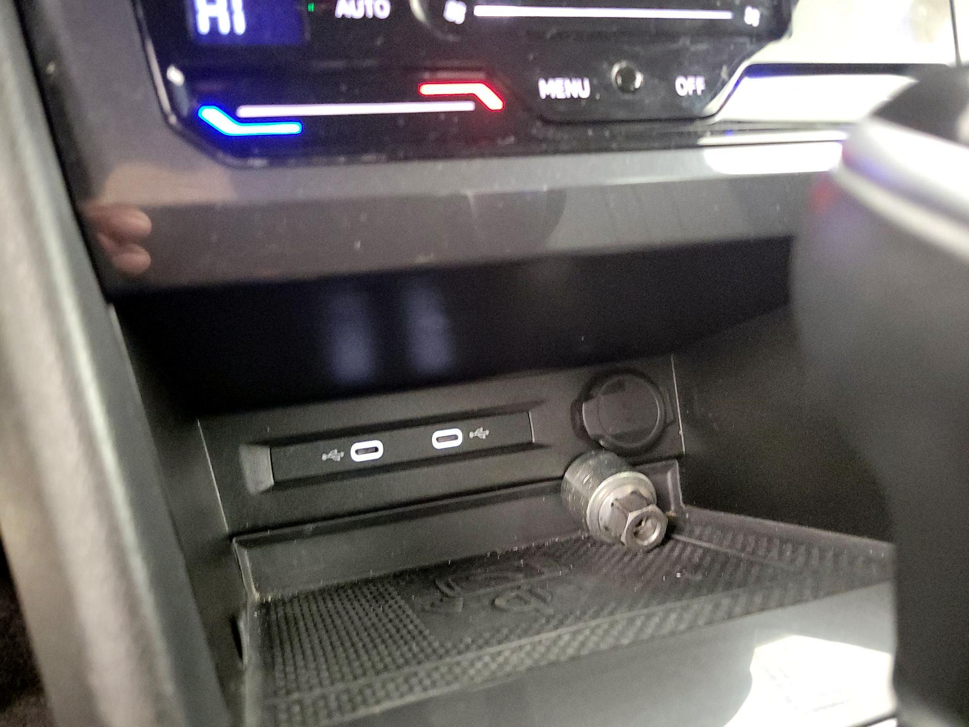 Thumbnail: 2022 Volkswagen Tiguan - 18