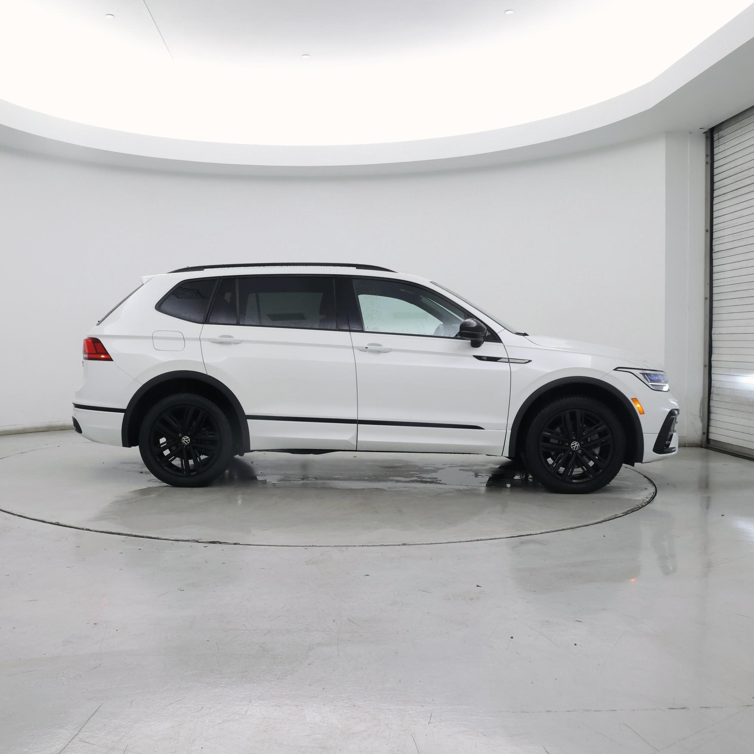 Thumbnail: 2022 Volkswagen Tiguan - 7