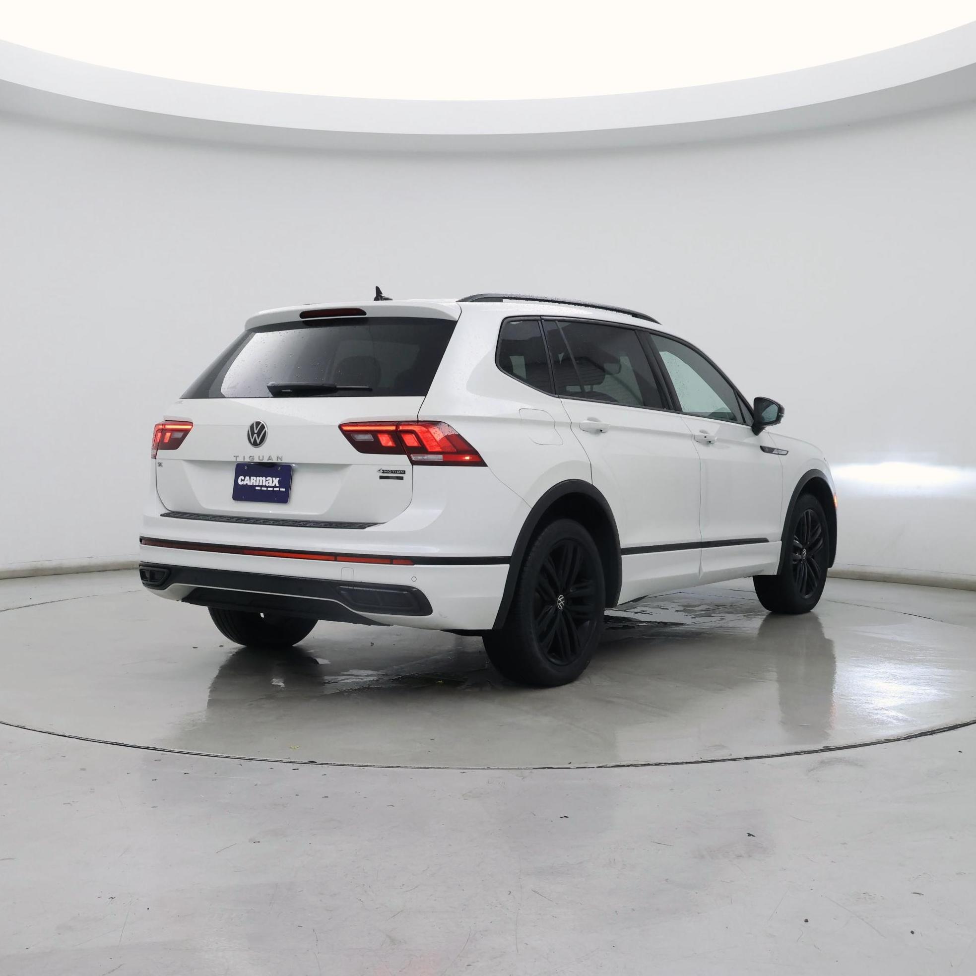 Thumbnail: 2022 Volkswagen Tiguan - 8