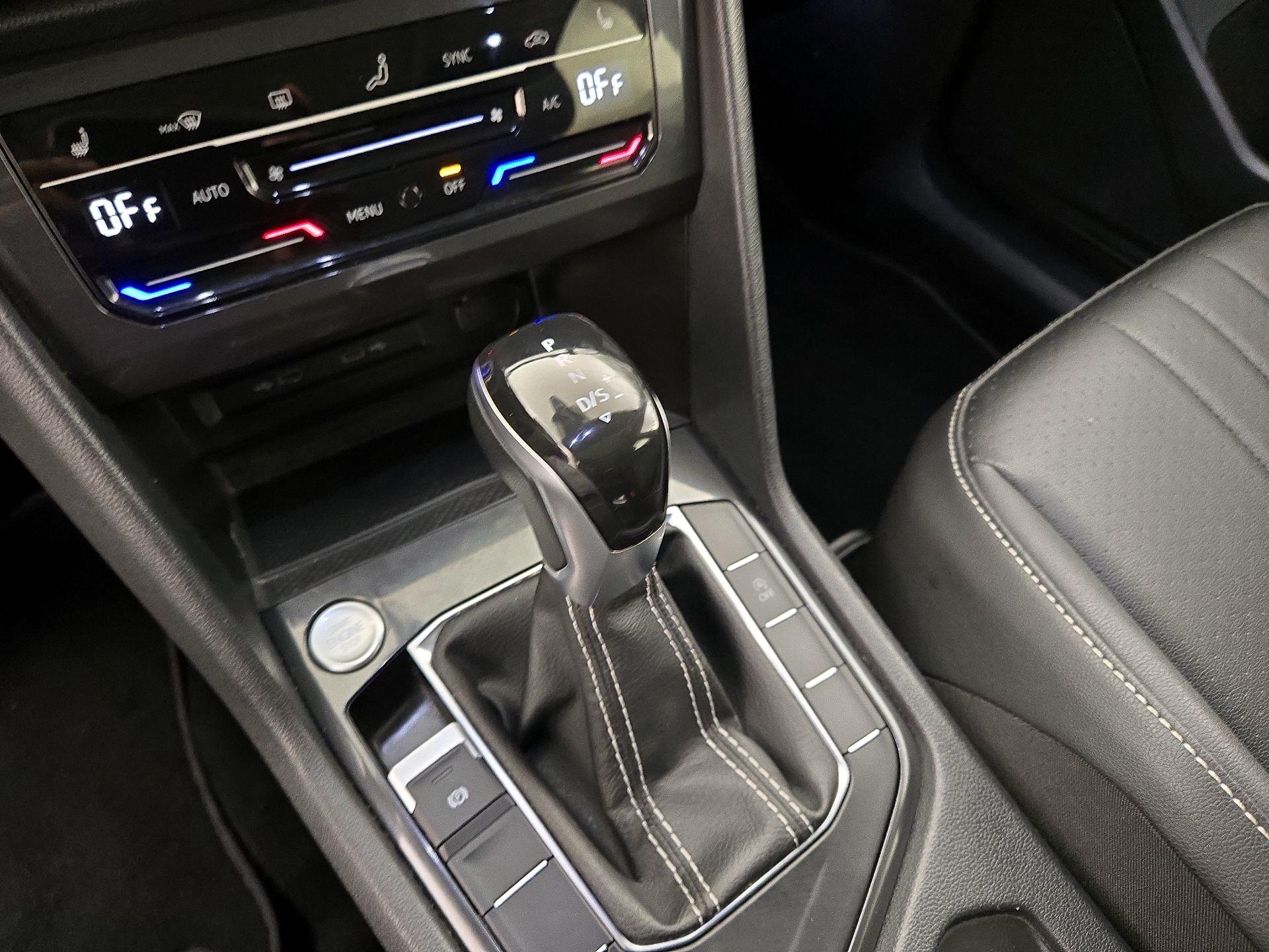 Thumbnail: 2023 Volkswagen Tiguan - 17