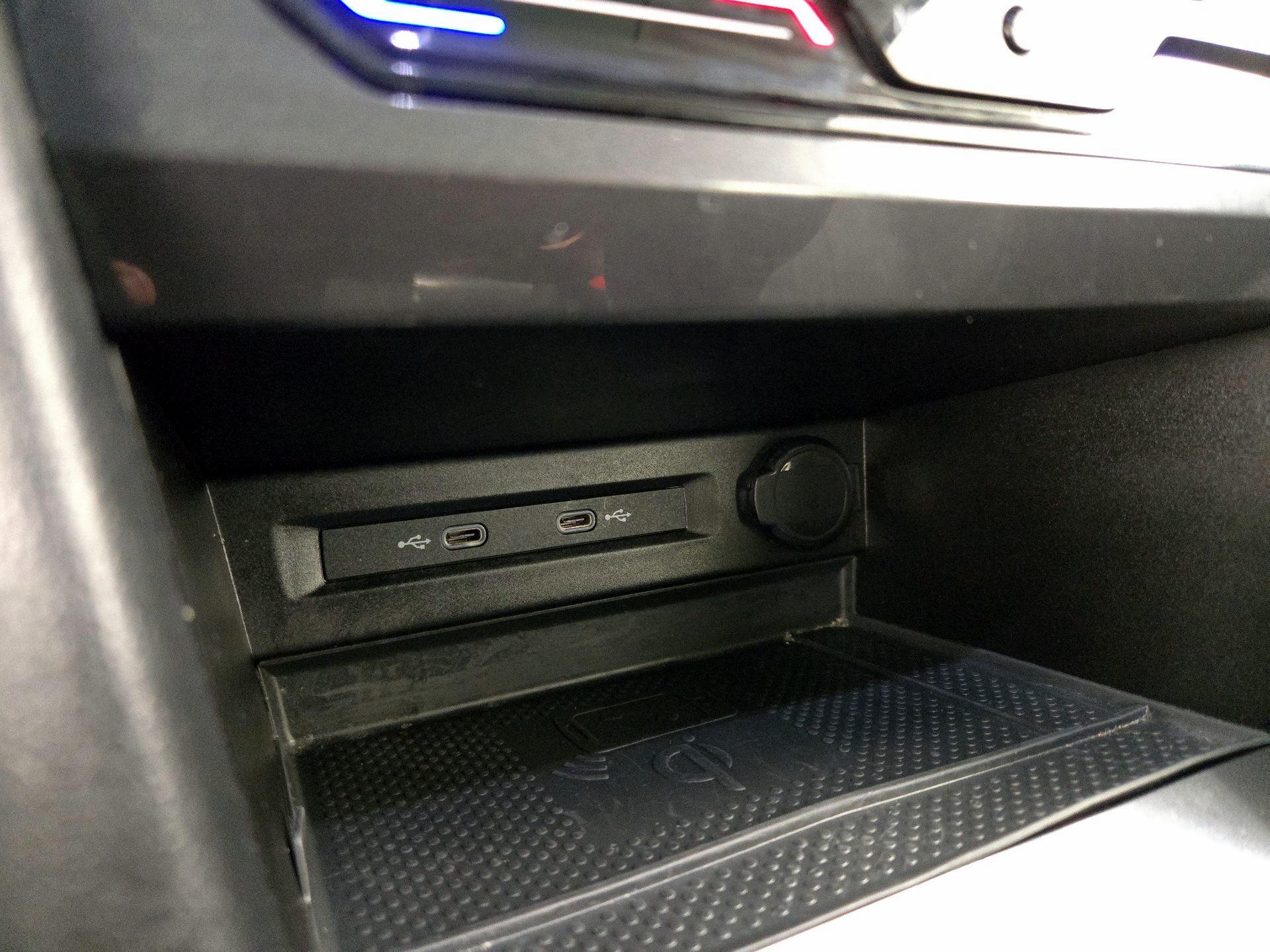 Thumbnail: 2023 Volkswagen Tiguan - 18