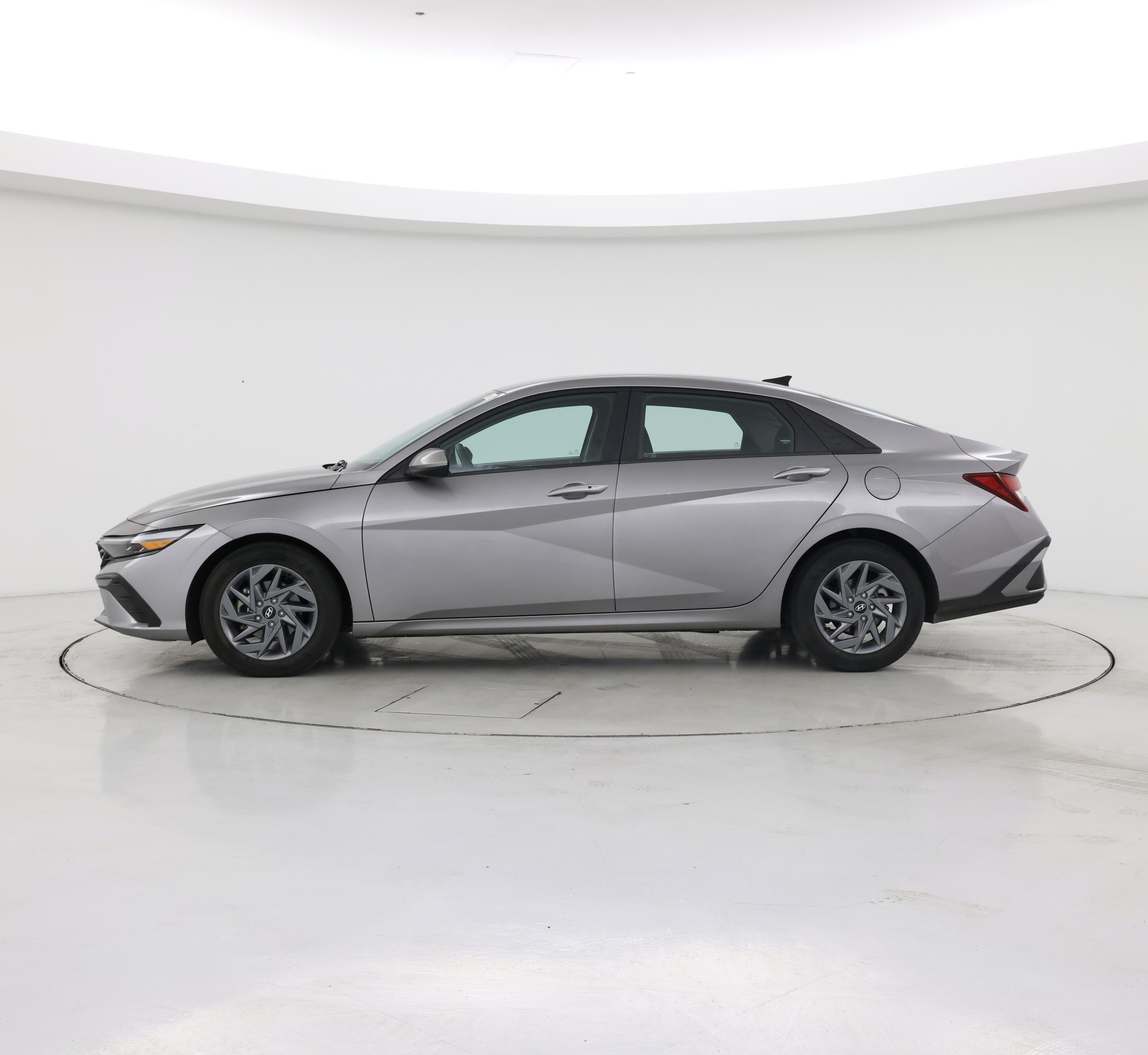 Thumbnail: 2024 Hyundai Elantra - 3