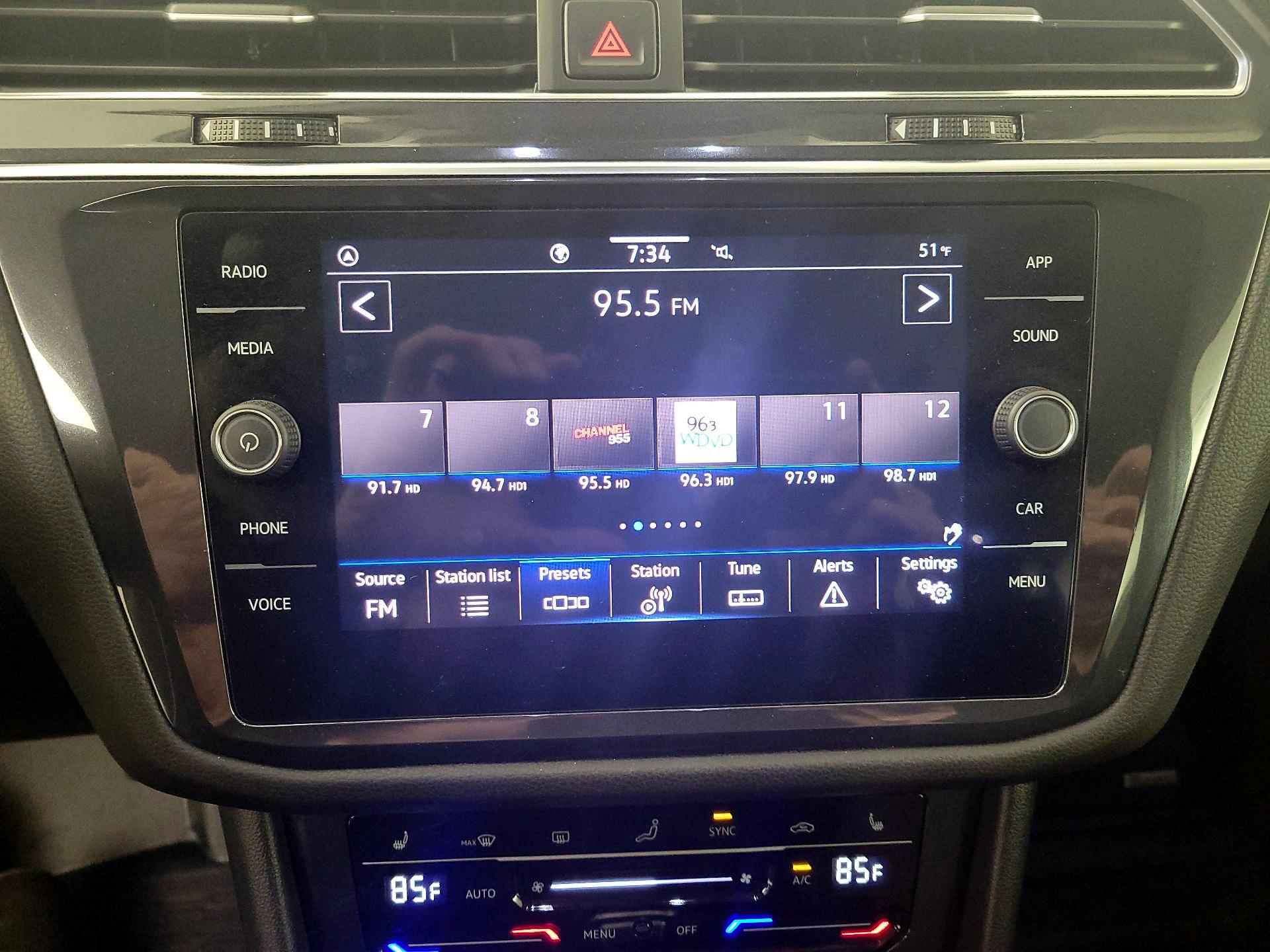 Thumbnail: 2022 Volkswagen Tiguan - 16