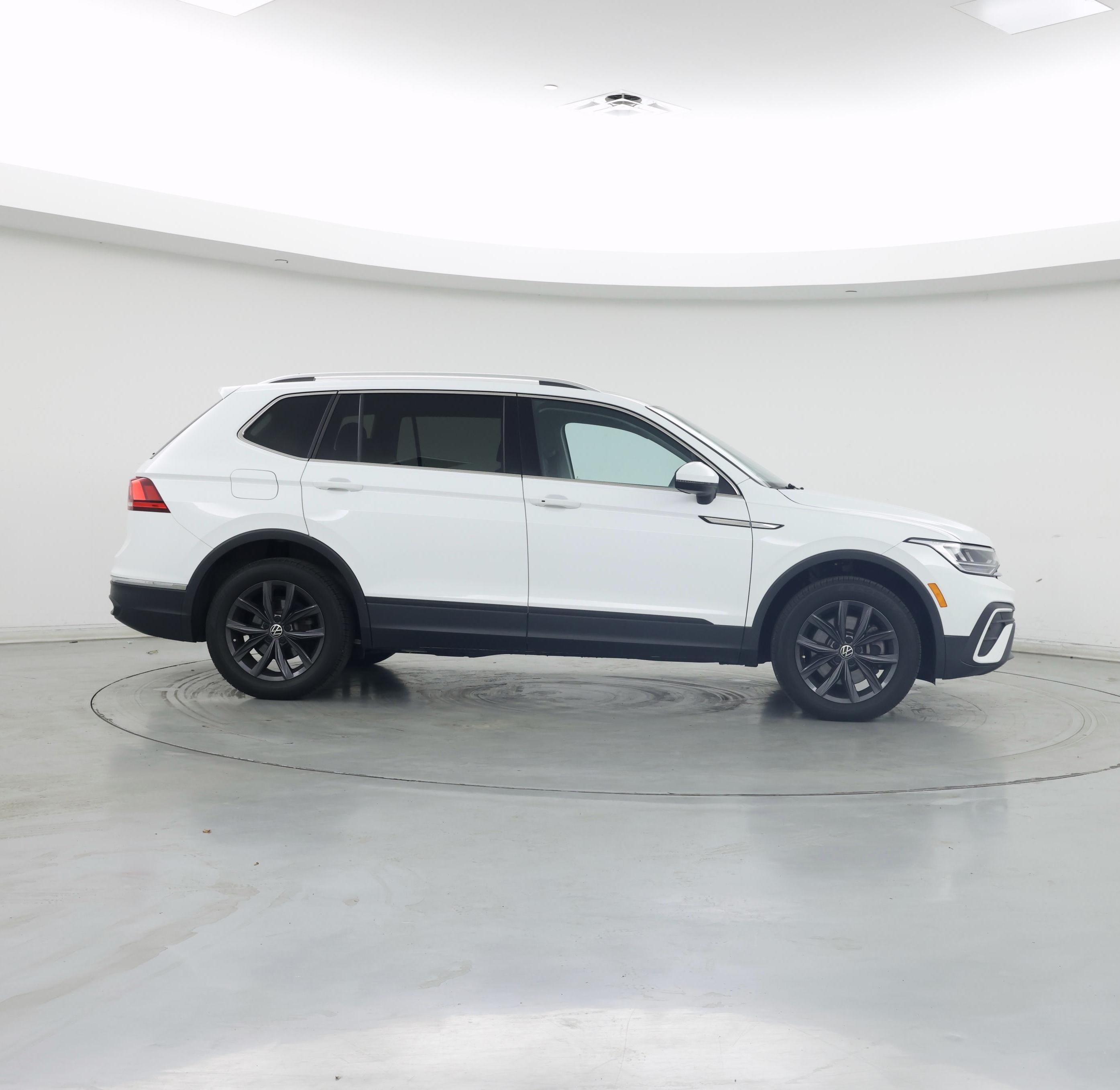 Thumbnail: 2022 Volkswagen Tiguan - 7