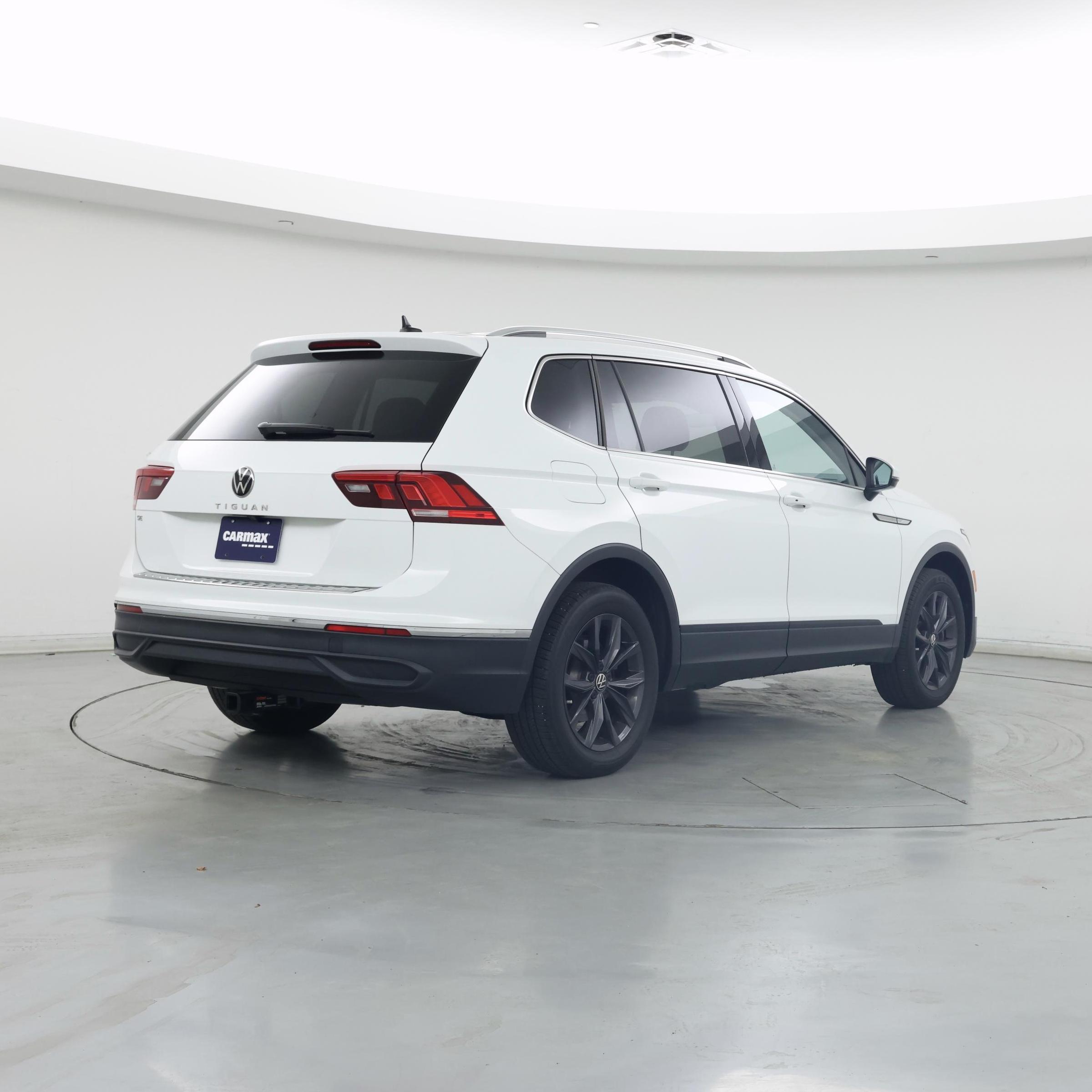 Thumbnail: 2022 Volkswagen Tiguan - 8