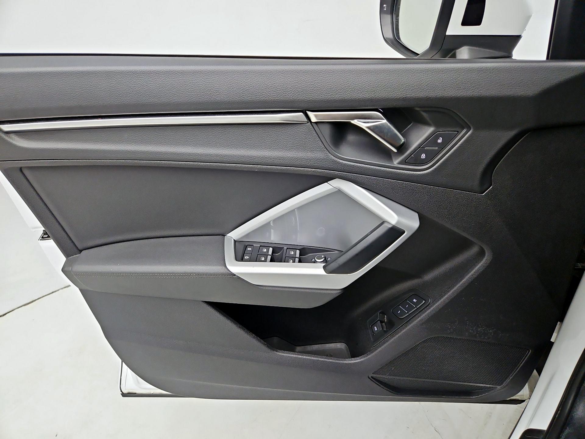 Thumbnail: 2023 Audi Q3 - 12