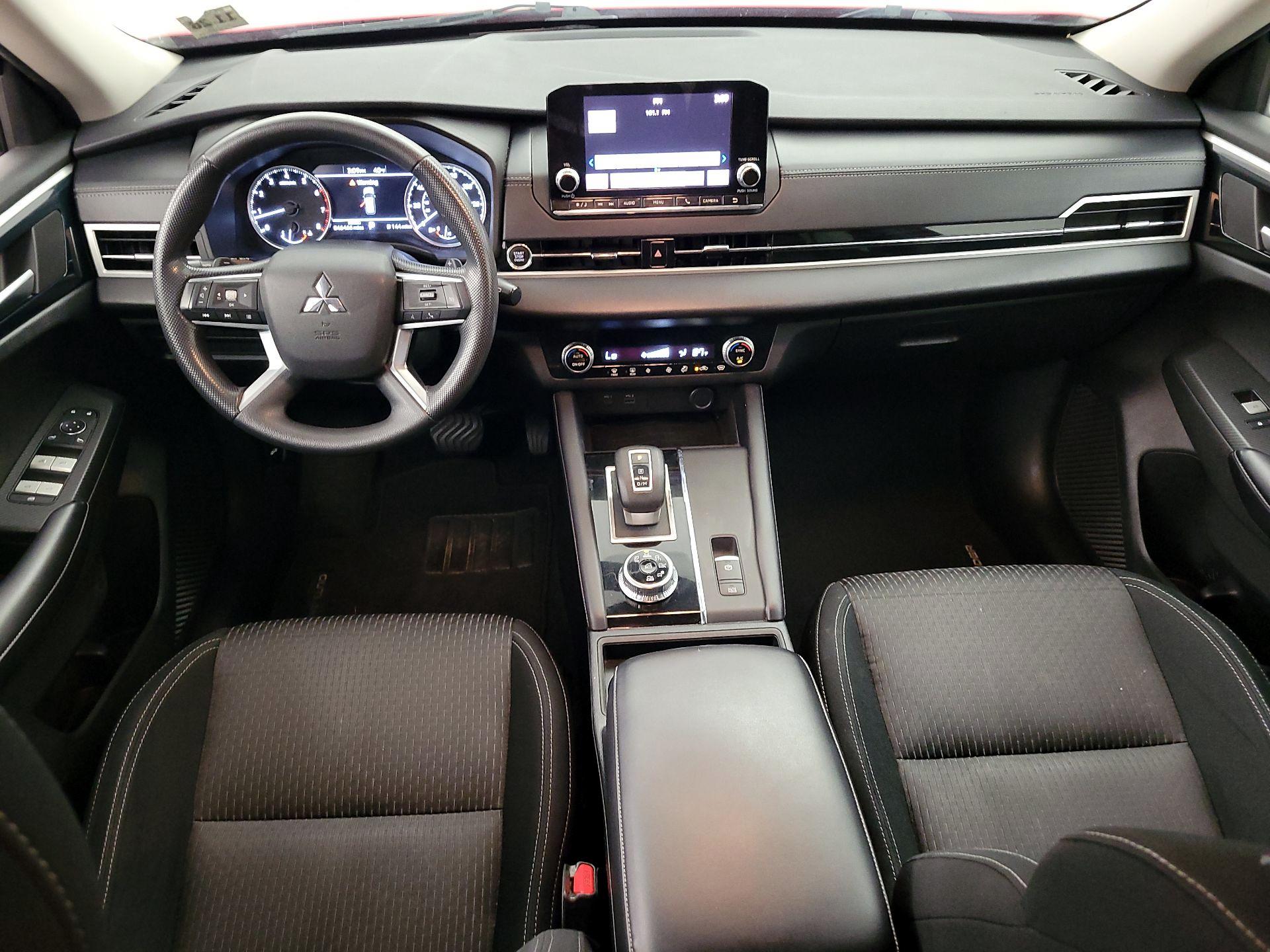 Thumbnail: 2022 Mitsubishi Outlander - 9