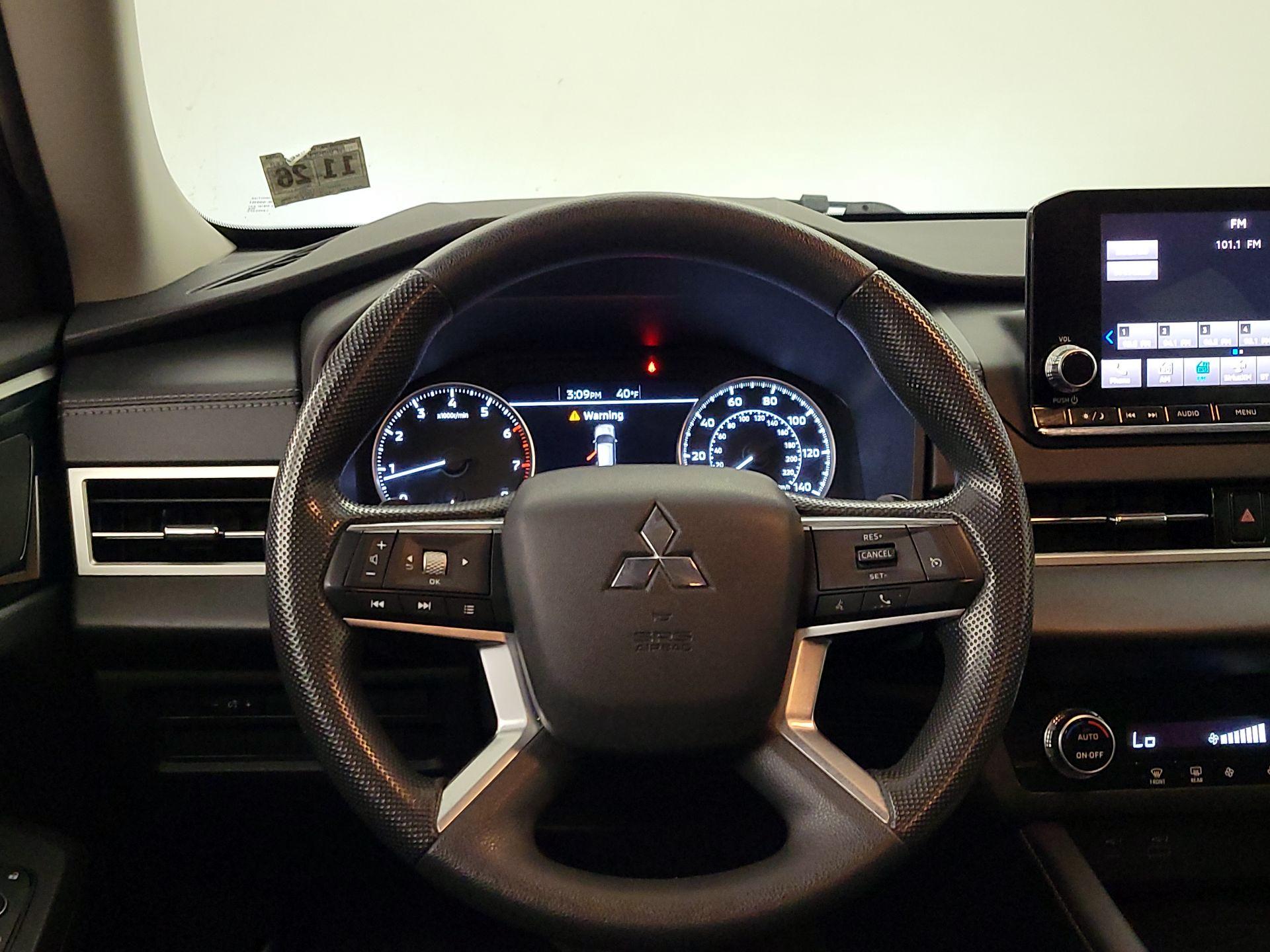 Thumbnail: 2022 Mitsubishi Outlander - 10