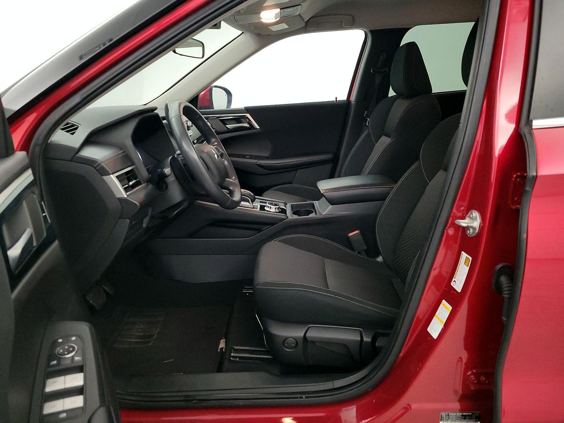 Thumbnail: 2022 Mitsubishi Outlander - 11