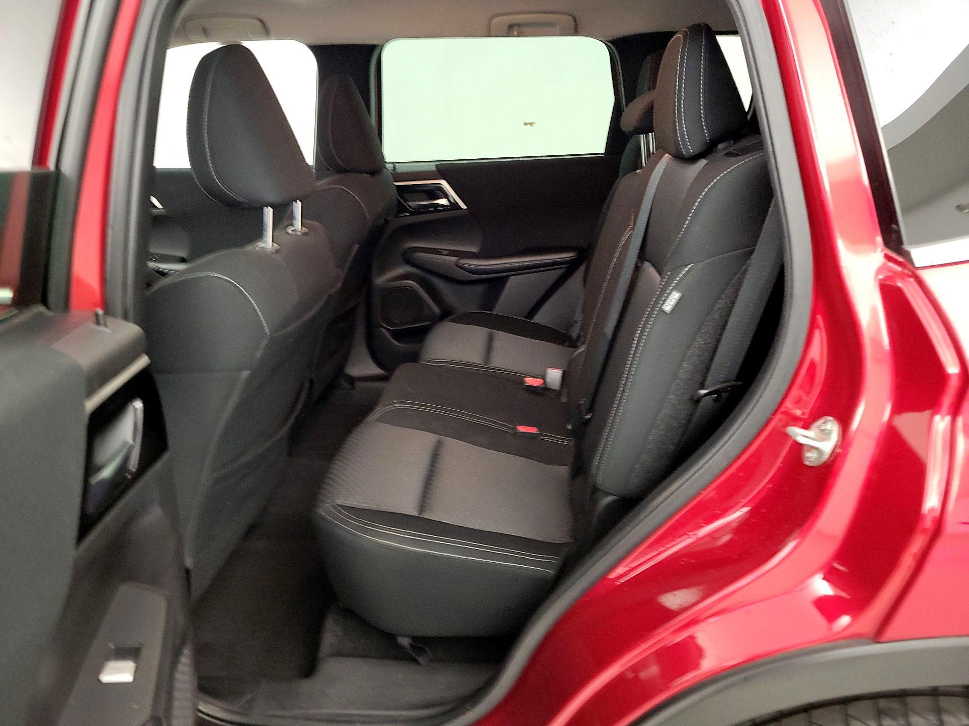 Thumbnail: 2022 Mitsubishi Outlander - 19