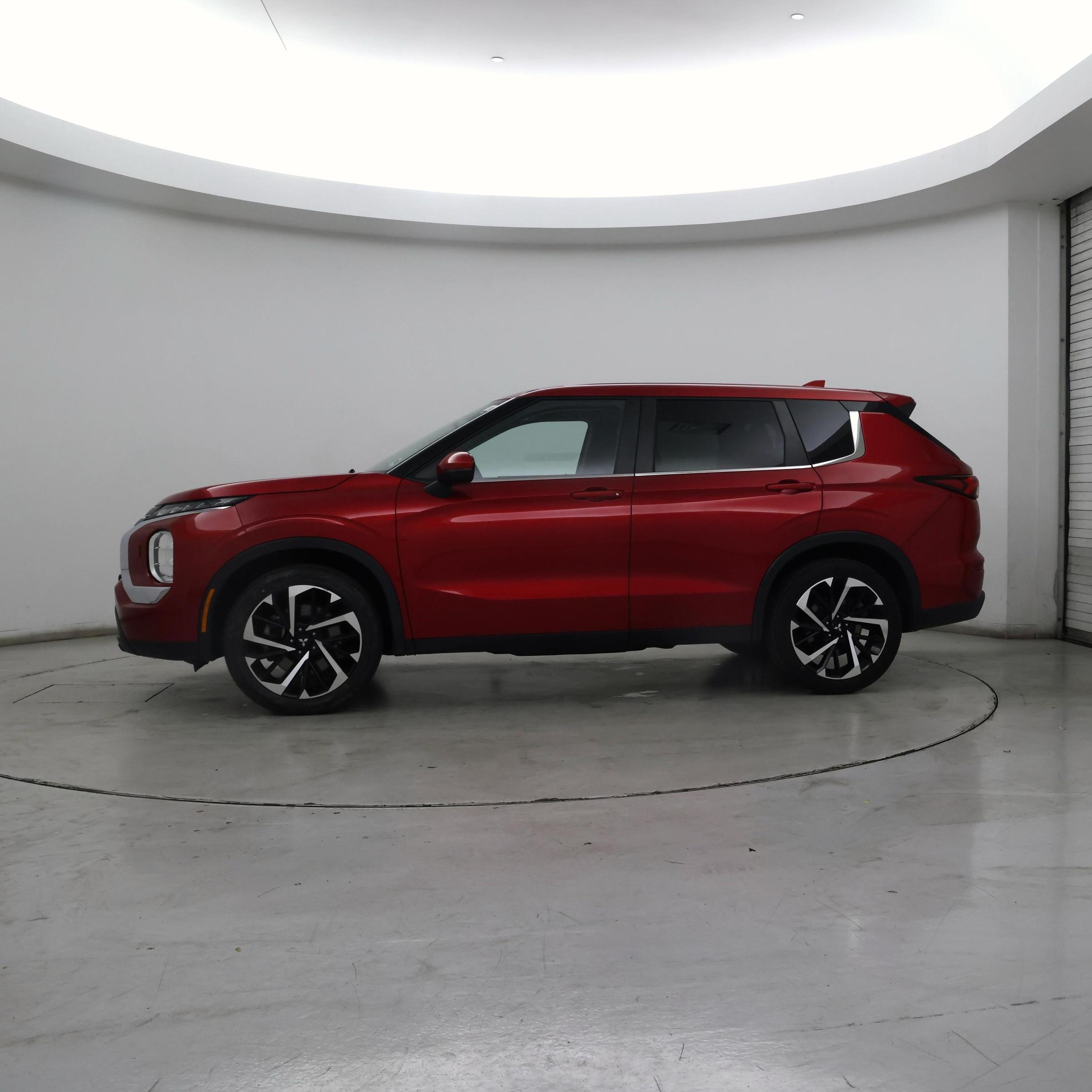 Thumbnail: 2022 Mitsubishi Outlander - 3