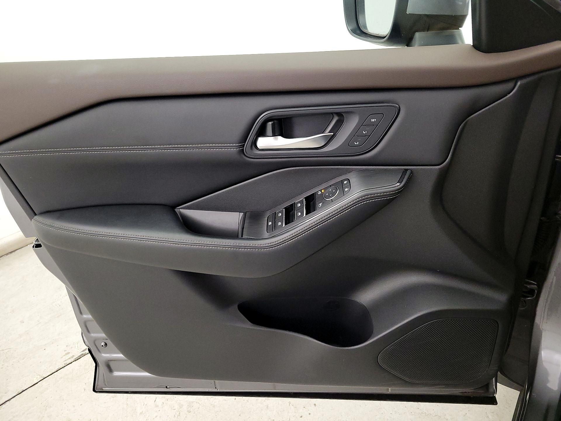 Thumbnail: 2023 Nissan Rogue - 12