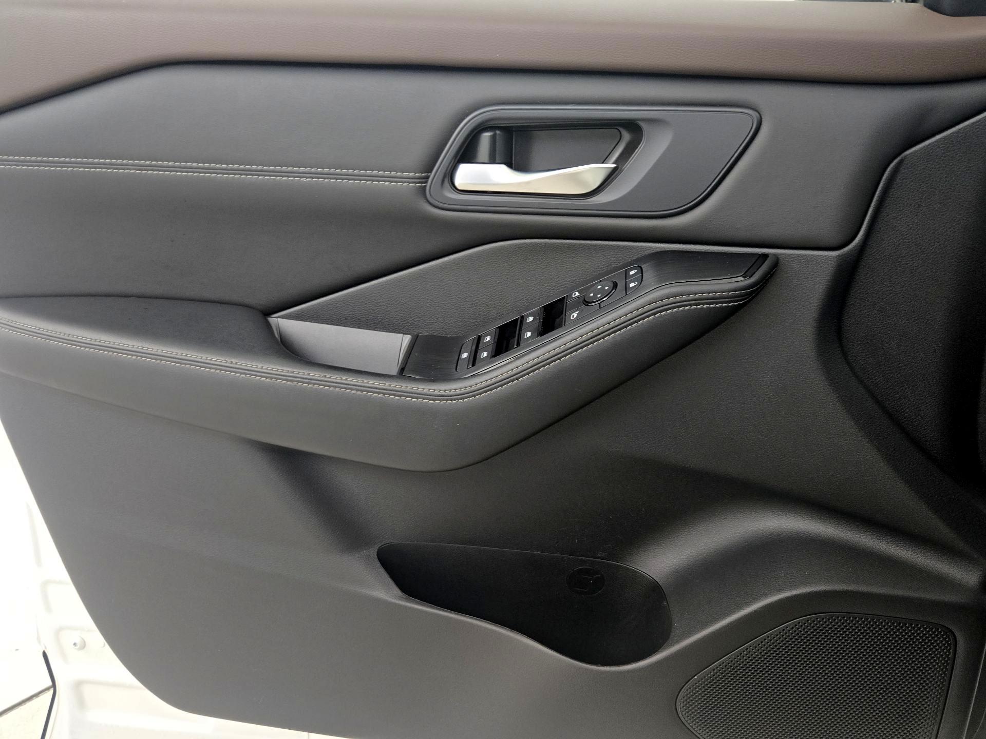 Thumbnail: 2022 Nissan Rogue - 12