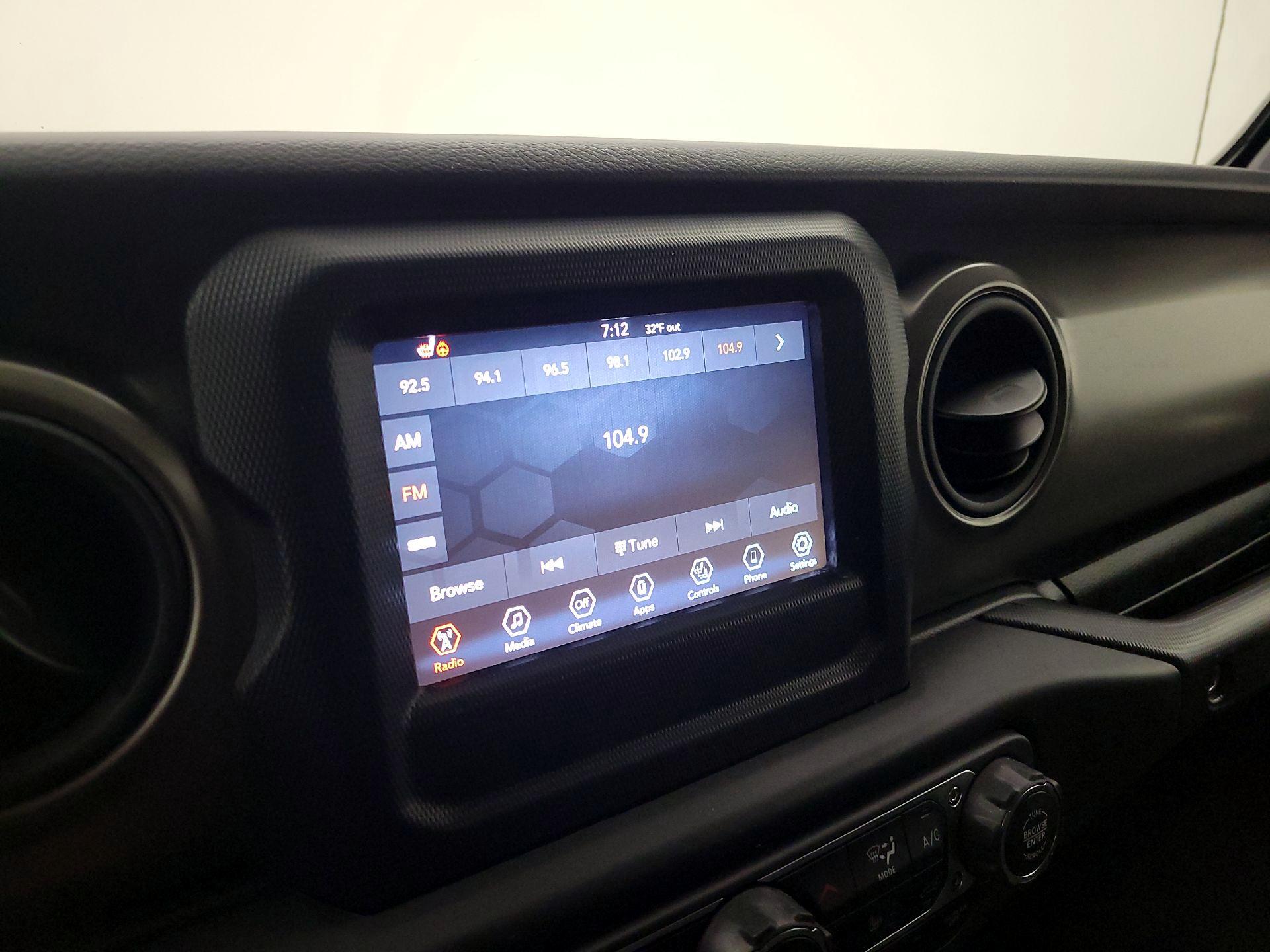 Thumbnail: 2022 Jeep Wrangler - 15