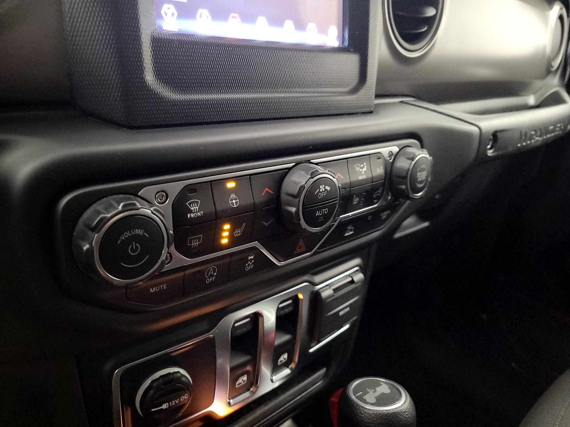 Thumbnail: 2022 Jeep Wrangler - 16