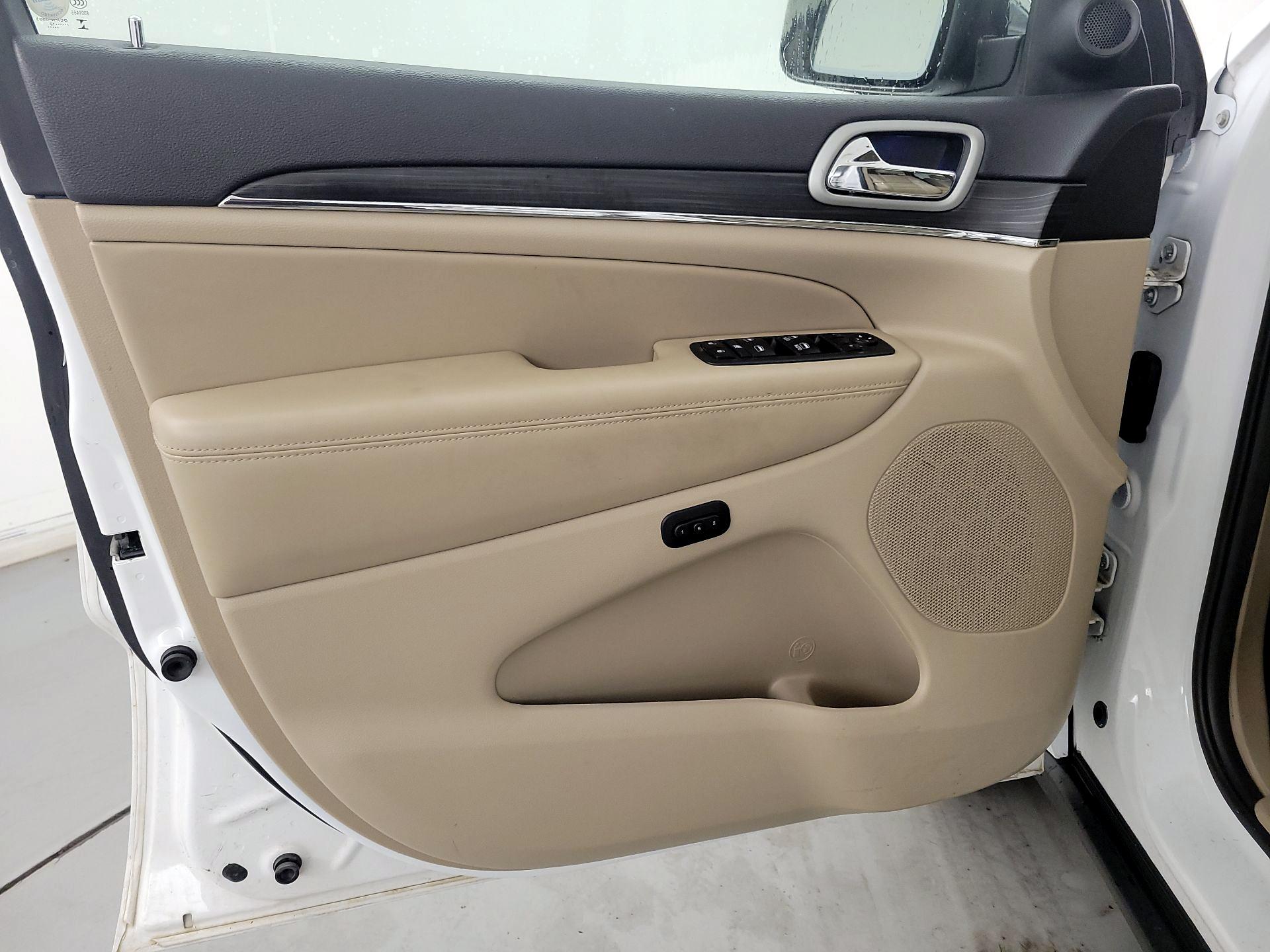 Thumbnail: 2021 Jeep Grand Cherokee - 12