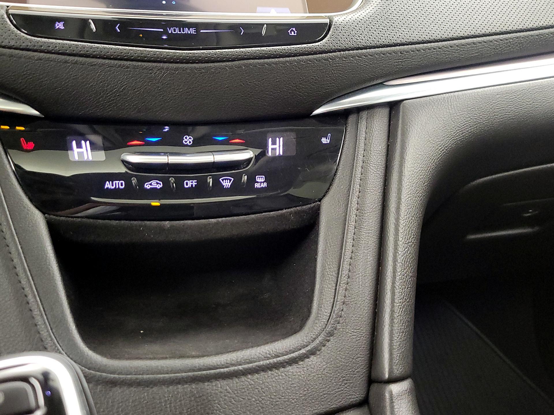 Thumbnail: 2018 Cadillac XT5 - 16