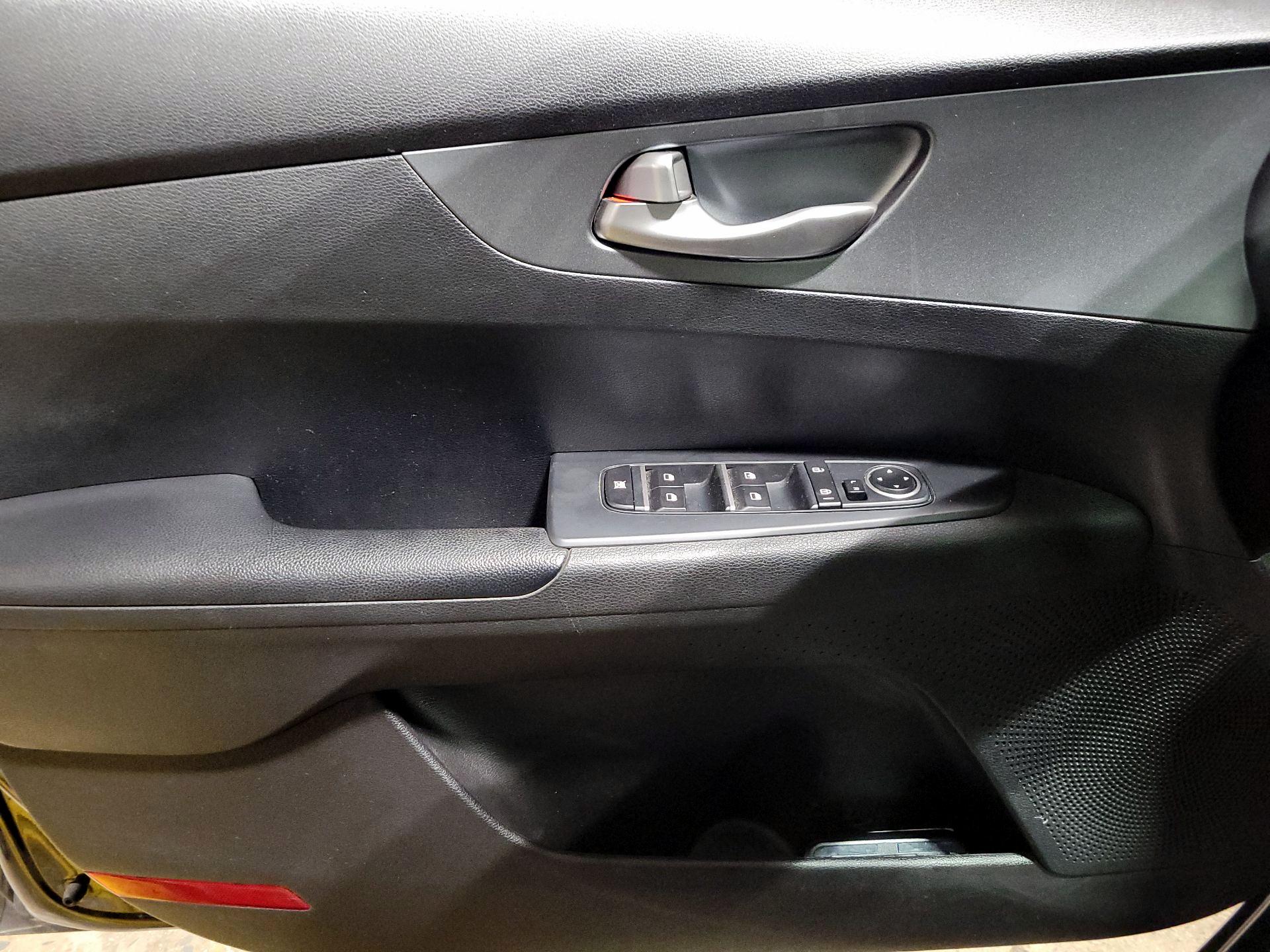 Thumbnail: 2021 Kia Forte - 12