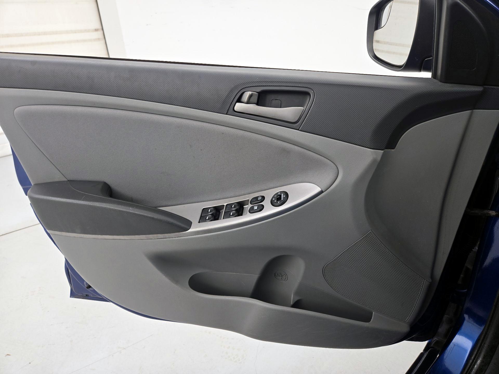 Thumbnail: 2015 Hyundai Accent - 12