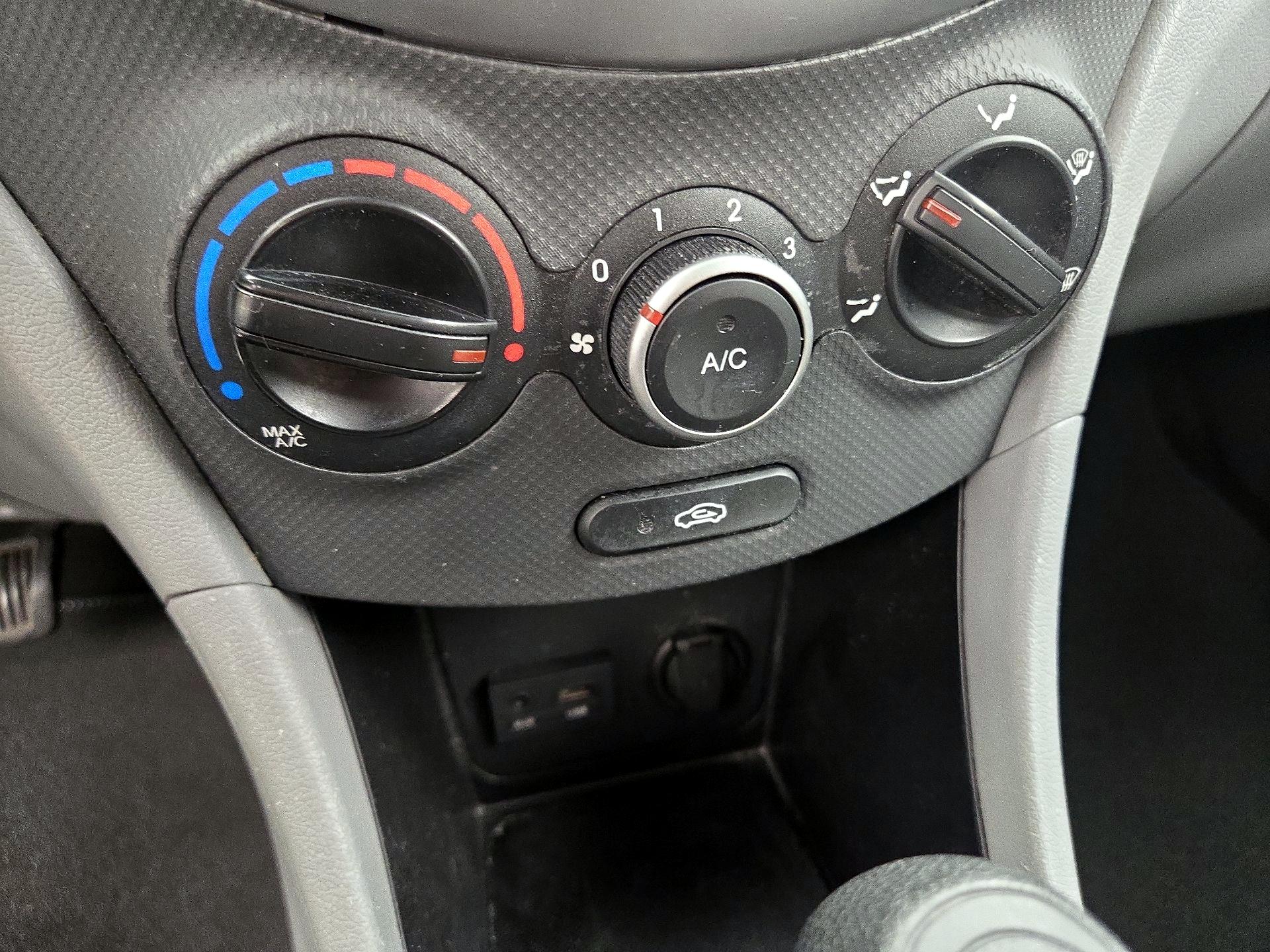 Thumbnail: 2015 Hyundai Accent - 15