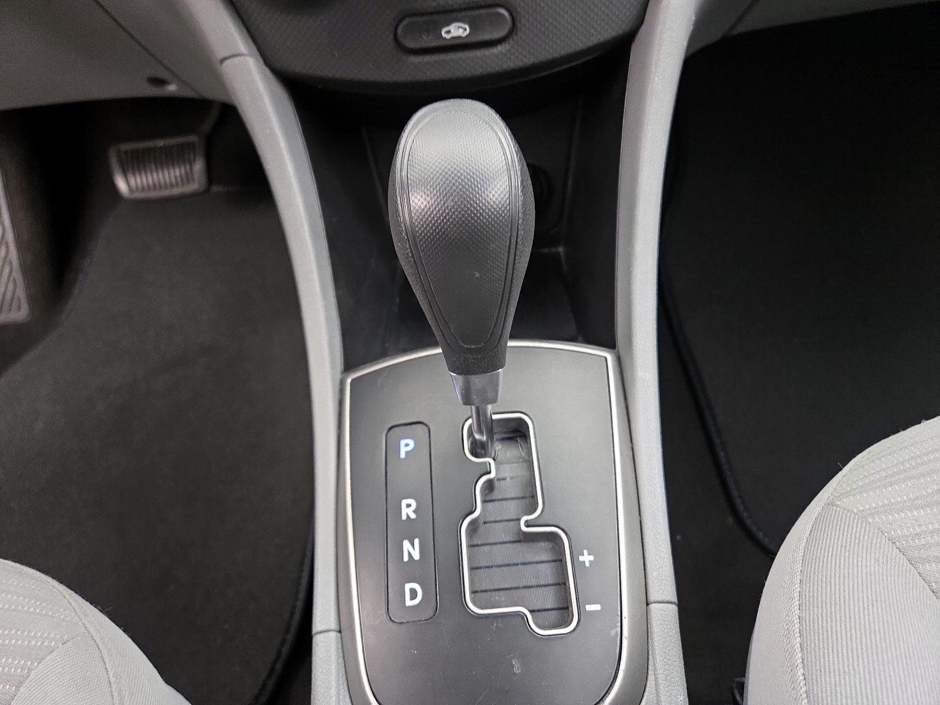 Thumbnail: 2015 Hyundai Accent - 16