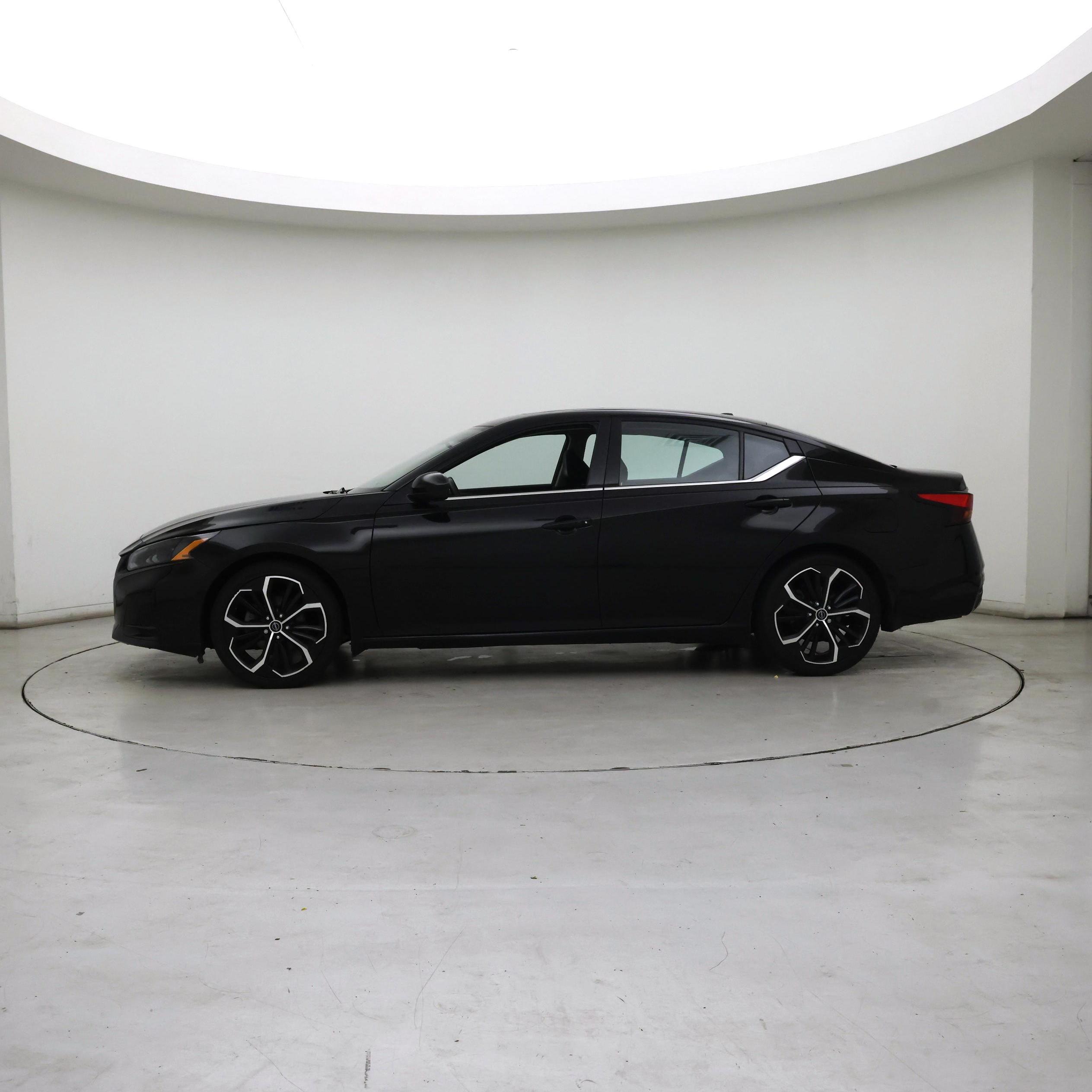 Thumbnail: 2023 Nissan Altima - 3