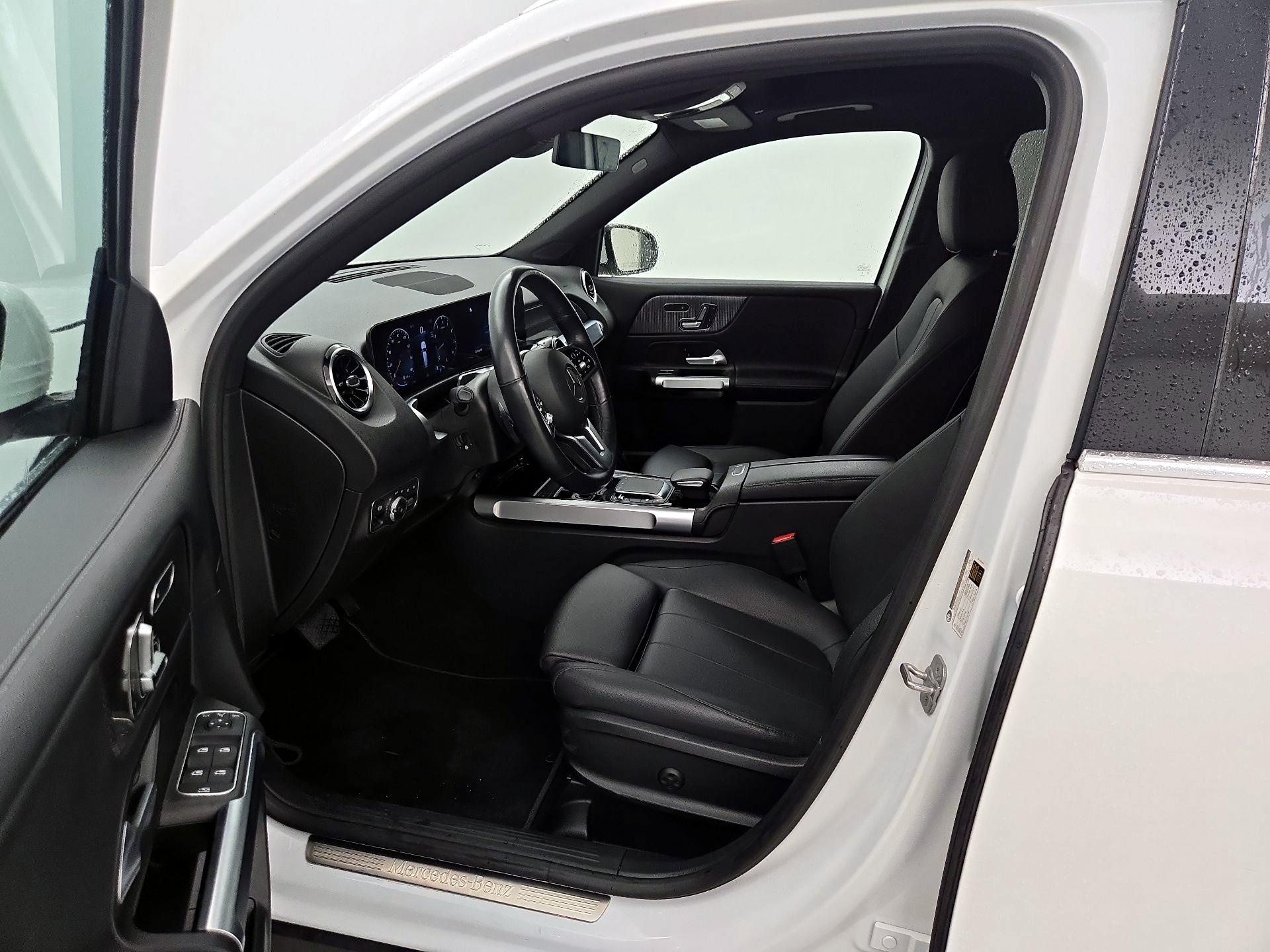 Thumbnail: 2023 Mercedes-Benz GLB - 11