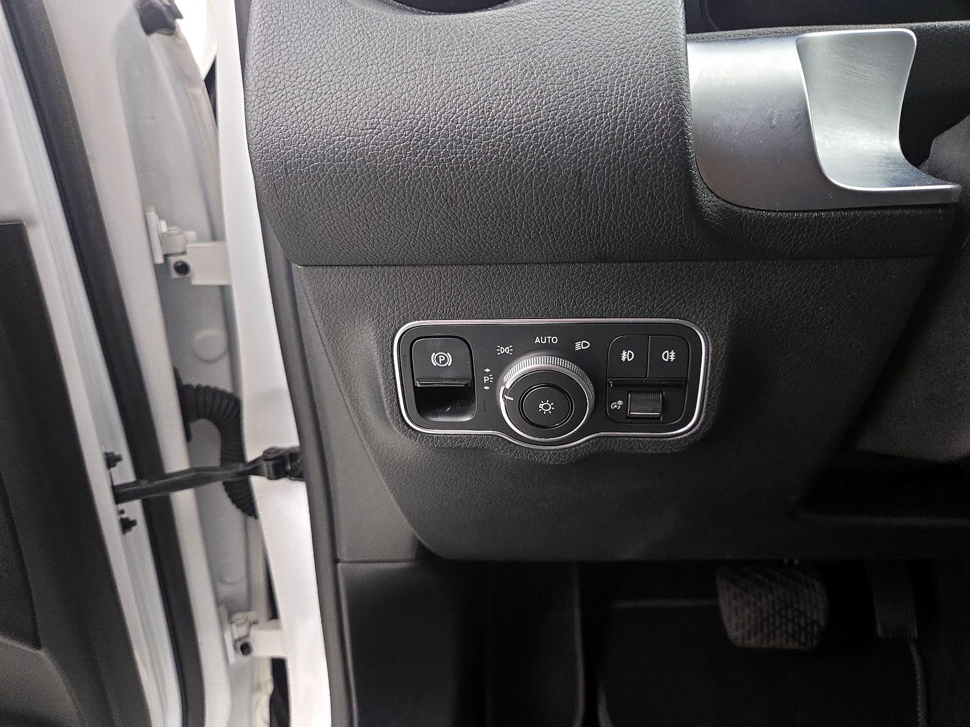 Thumbnail: 2023 Mercedes-Benz GLB - 13