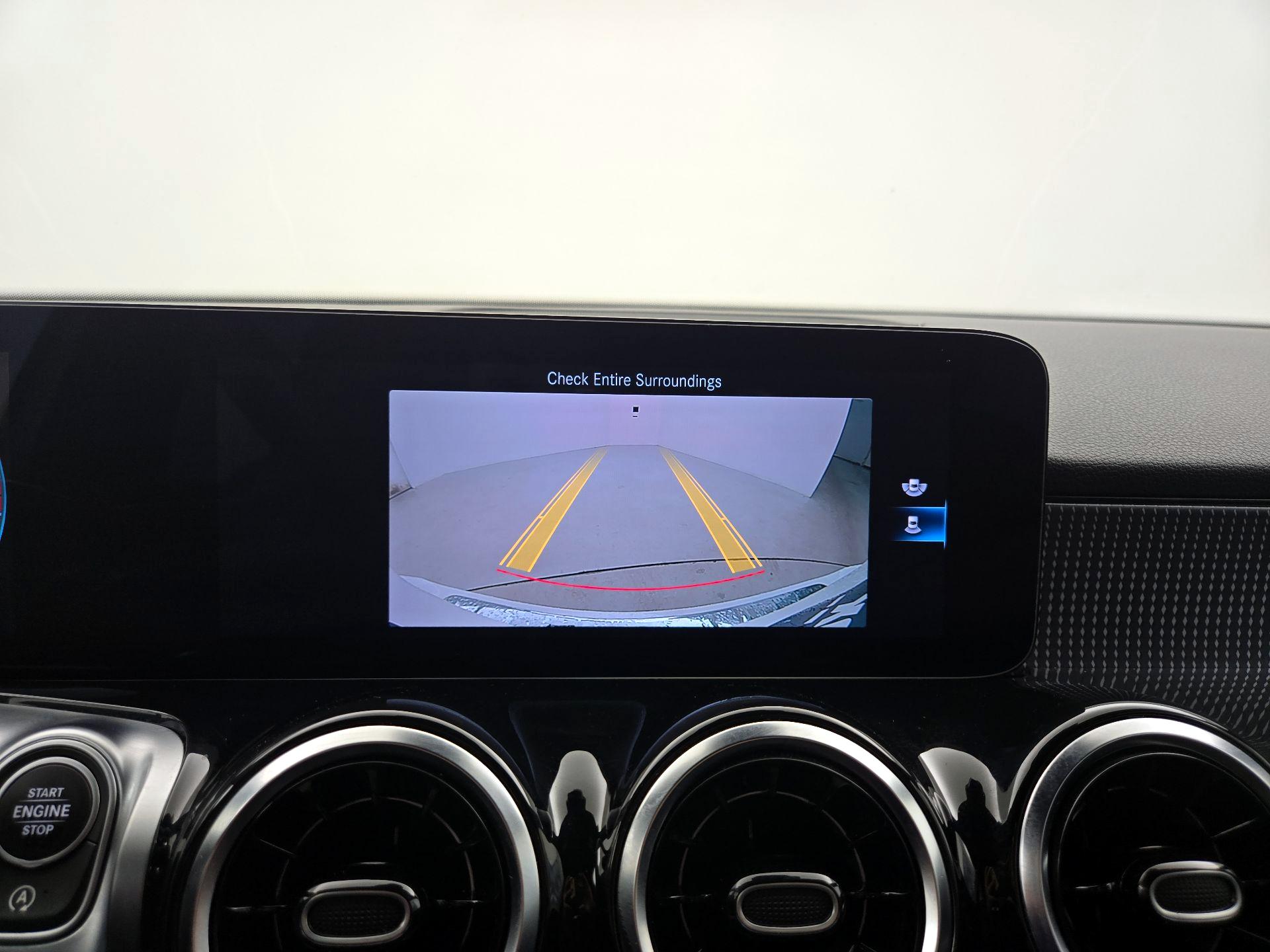 Thumbnail: 2023 Mercedes-Benz GLB - 15