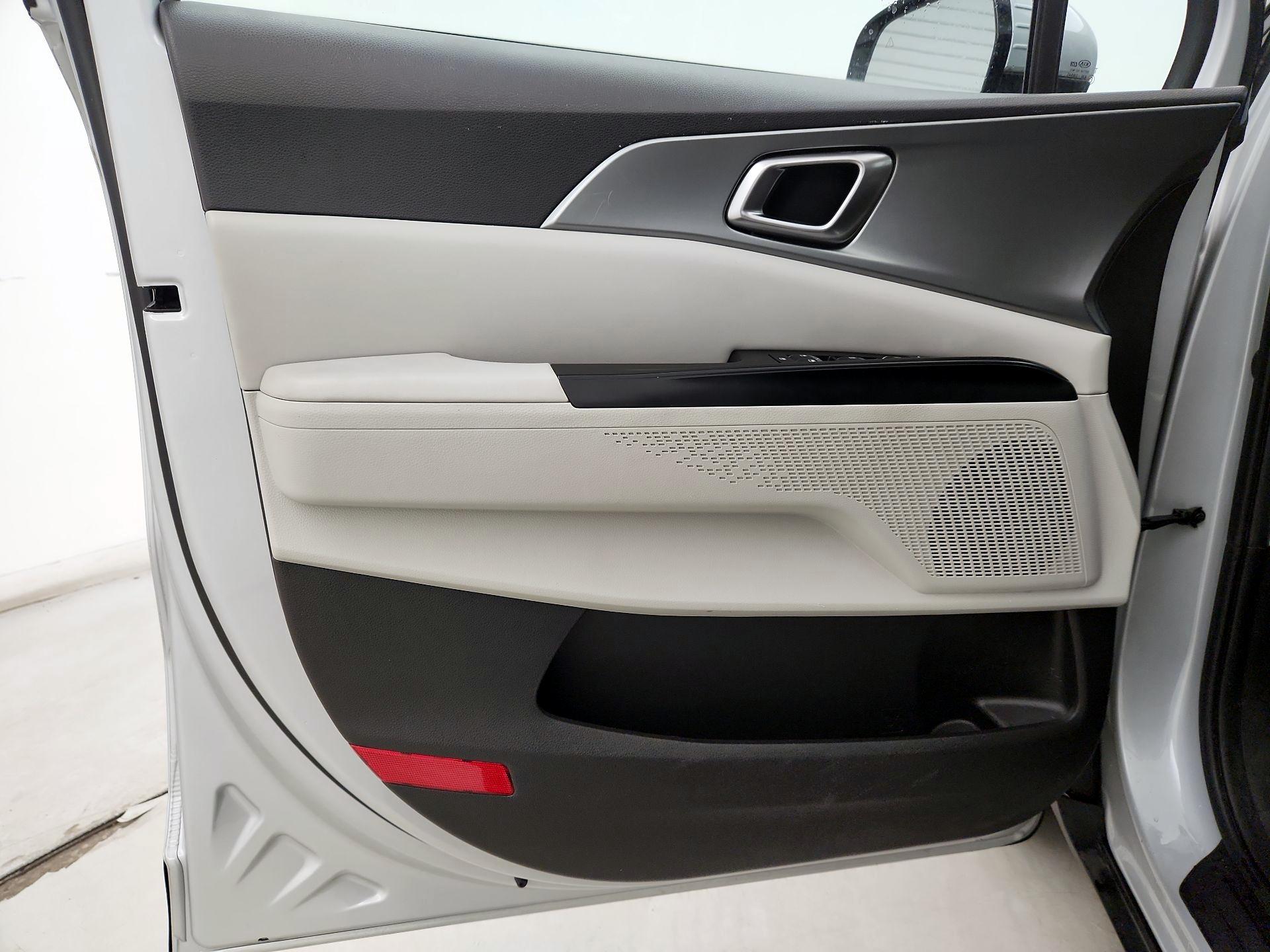 Thumbnail: 2022 Kia Carnival - 12