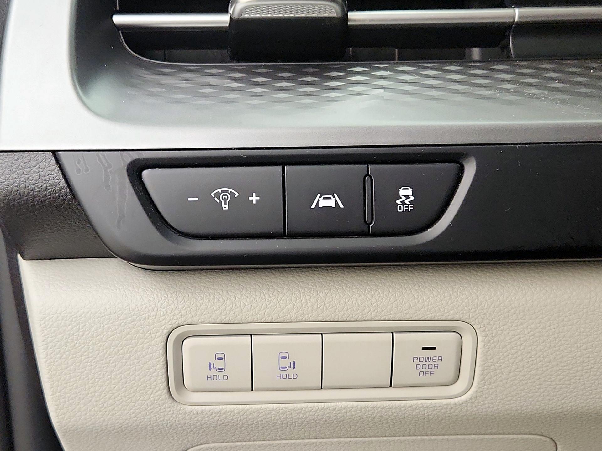 Thumbnail: 2022 Kia Carnival - 13