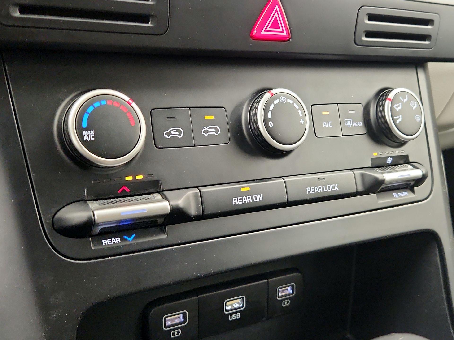 Thumbnail: 2022 Kia Carnival - 16