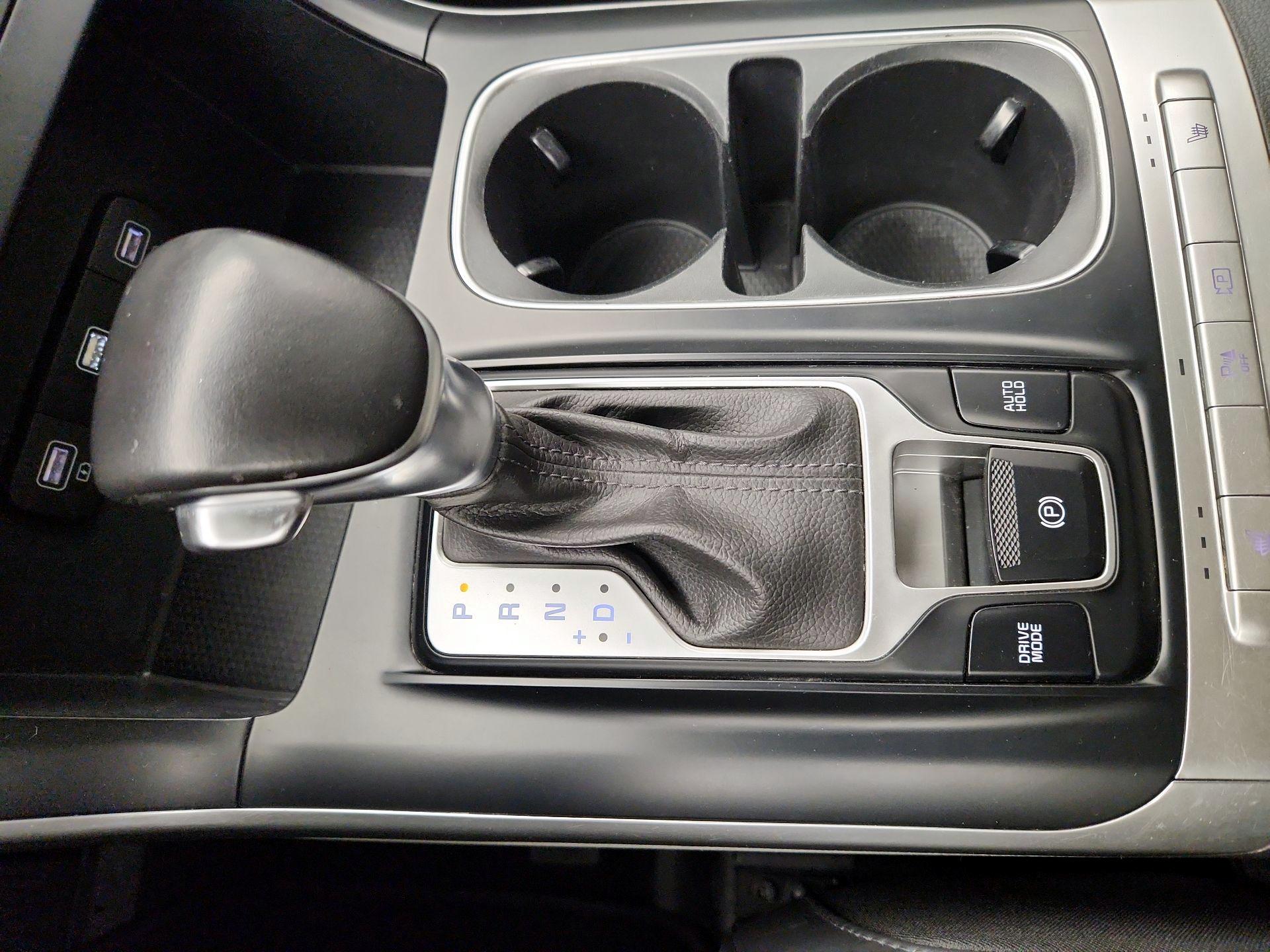 Thumbnail: 2022 Kia Carnival - 17