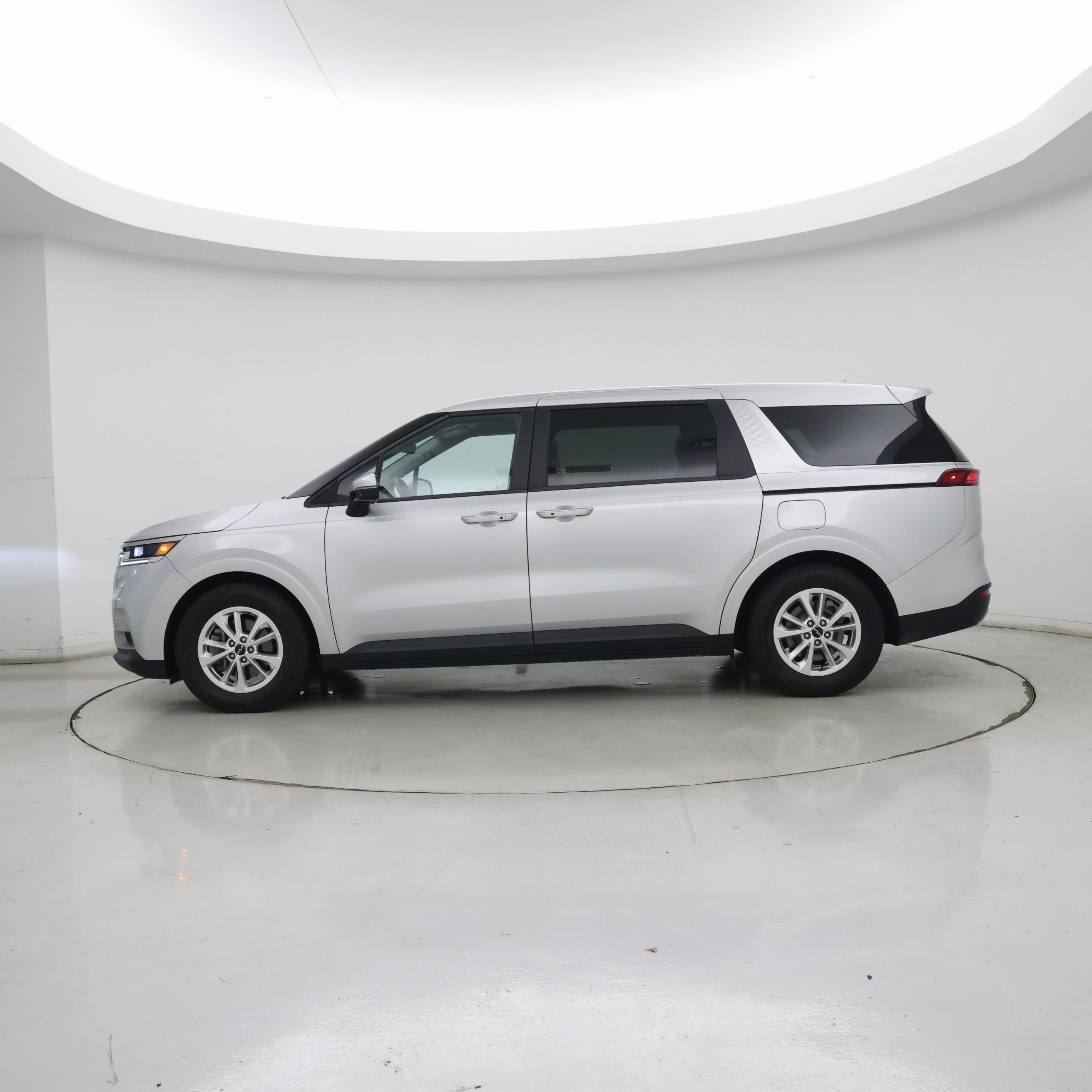 Thumbnail: 2022 Kia Carnival - 3