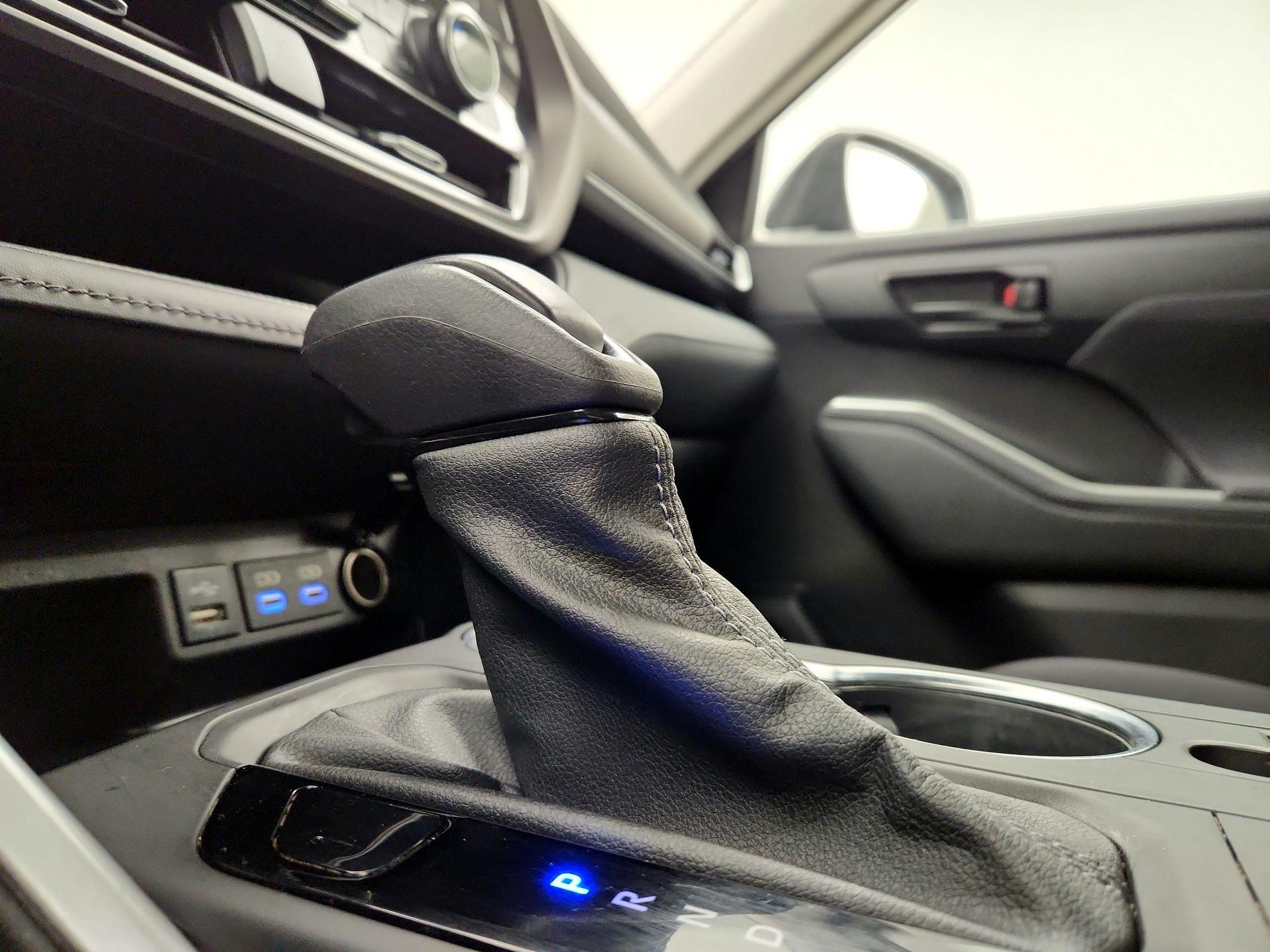 Thumbnail: 2022 Toyota Highlander - 17