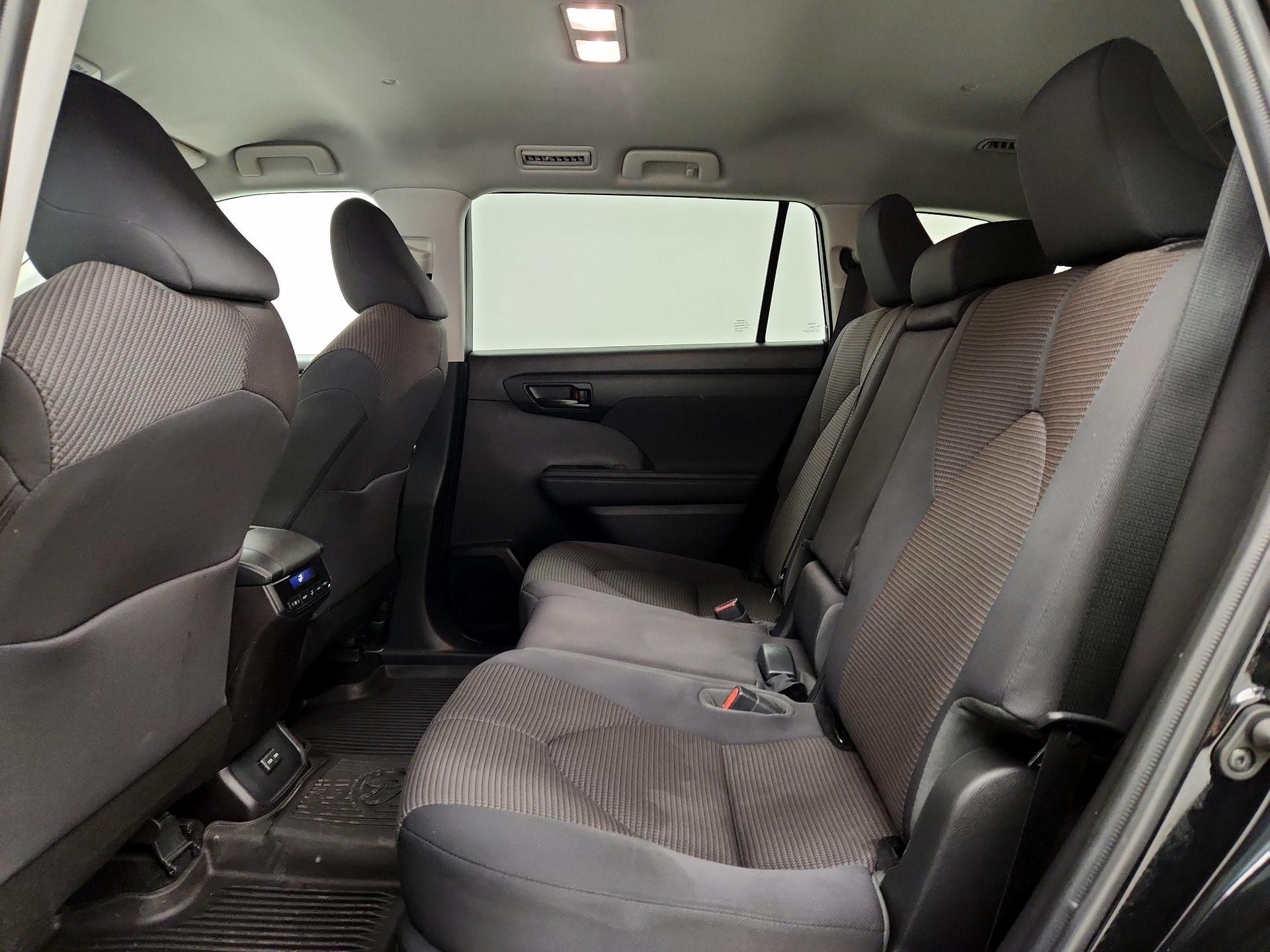 Thumbnail: 2022 Toyota Highlander - 19