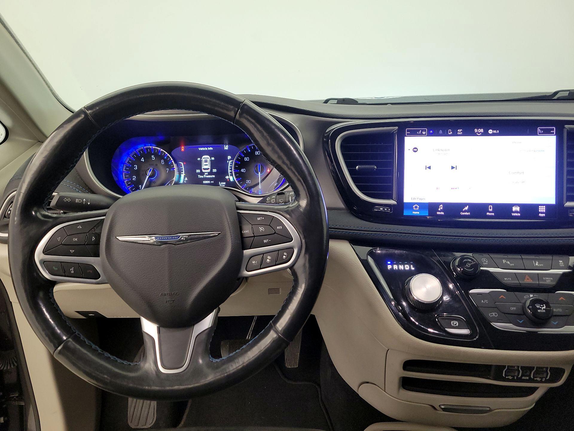 Thumbnail: 2021 Chrysler Pacifica - 10