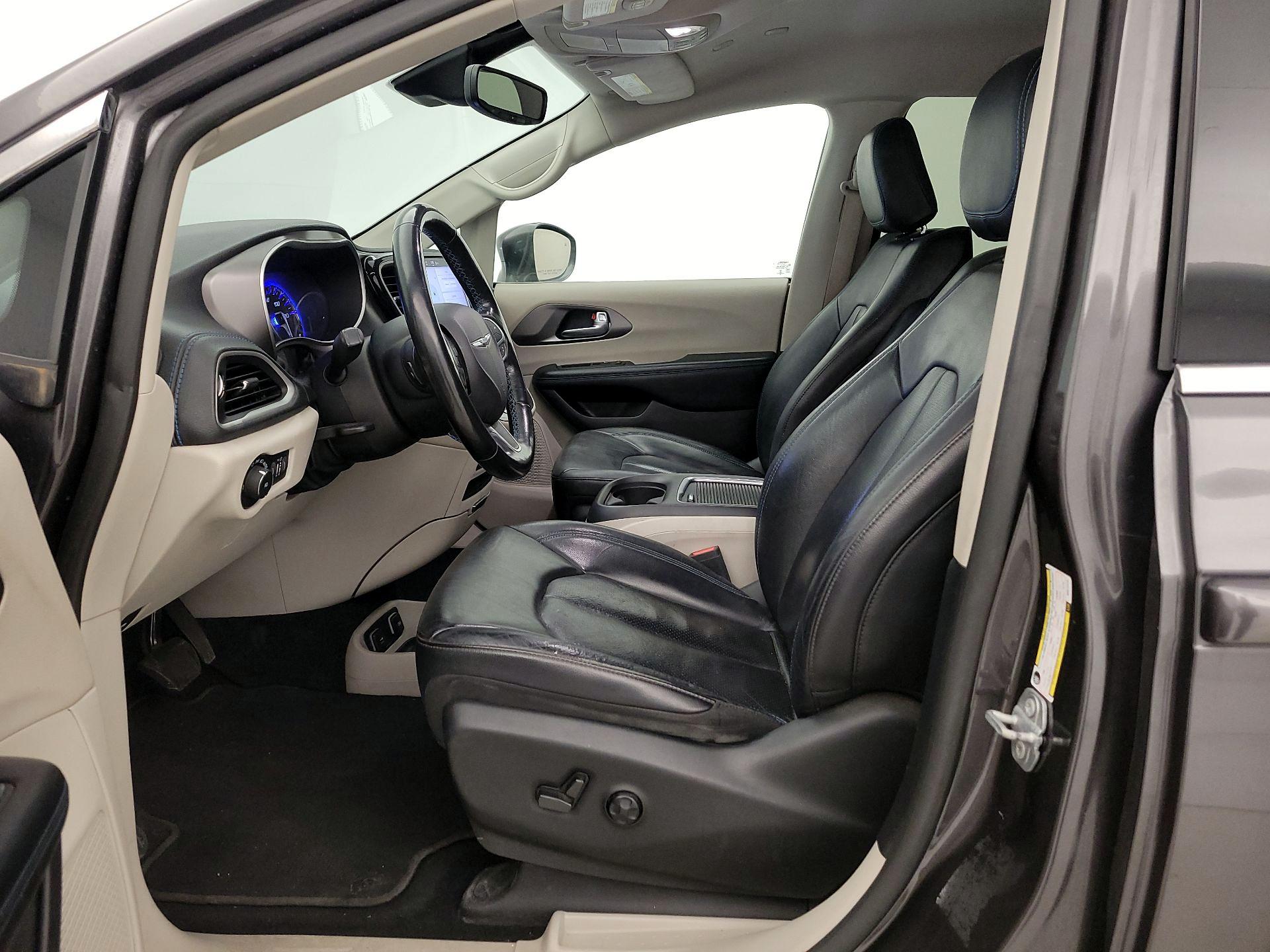 Thumbnail: 2021 Chrysler Pacifica - 11